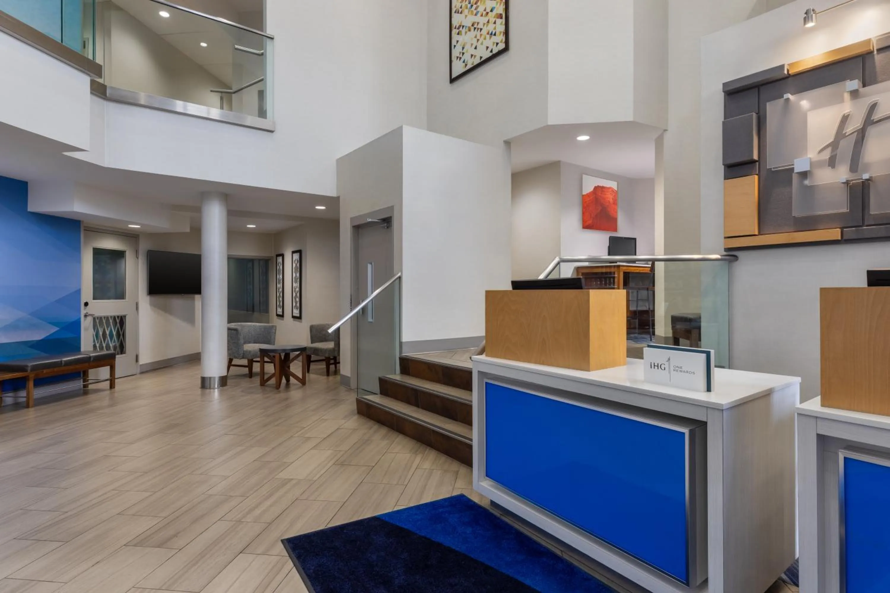 Lobby or reception in Holiday Inn Express Windsor Waterfront by IHG