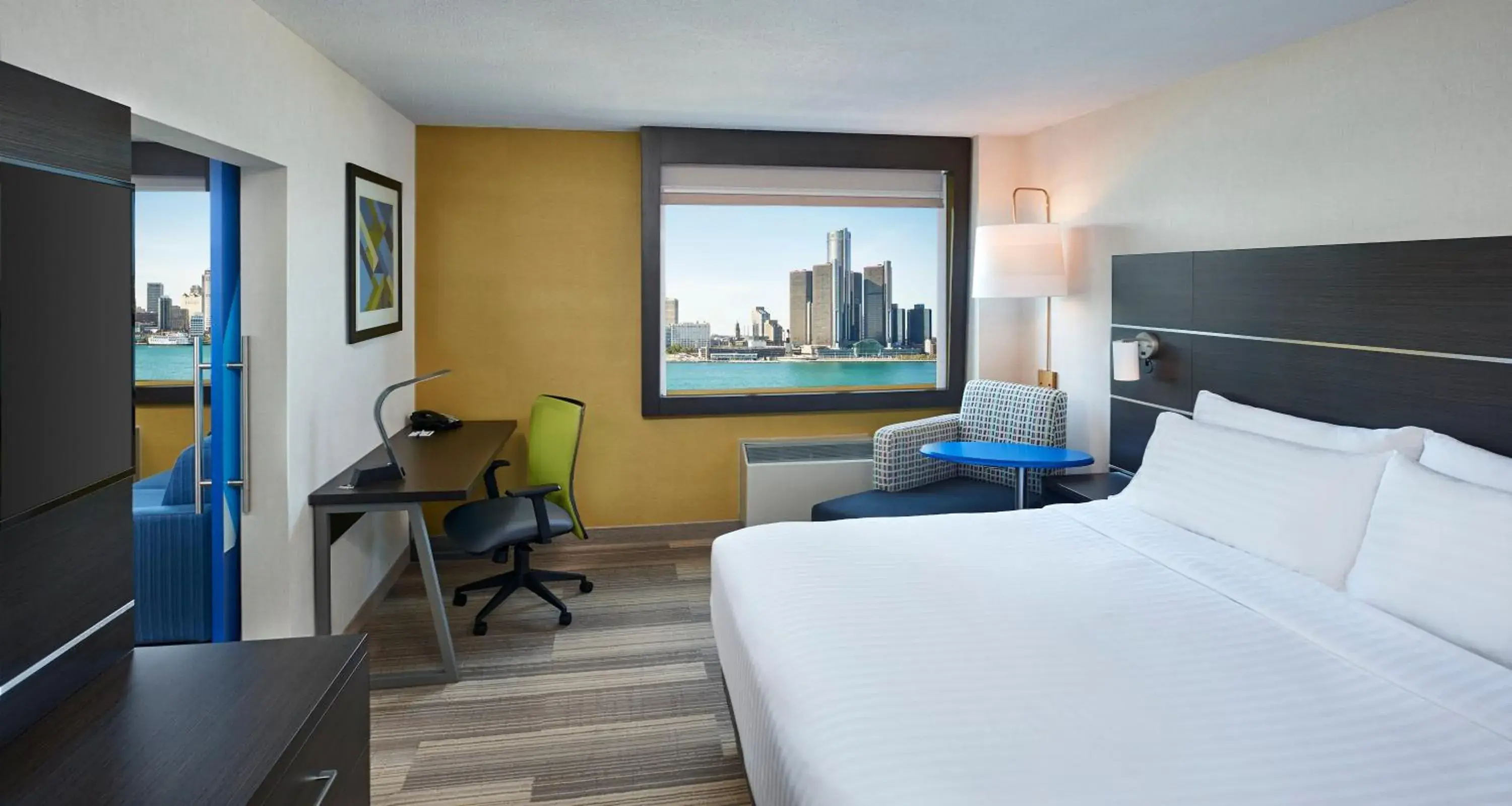 One-Bedroom Suite with River View - High Floor in Holiday Inn Express Windsor Waterfront by IHG One-Bedroom Suite with River View - High Floor in Holiday Inn Express Windsor Waterfront by IHG