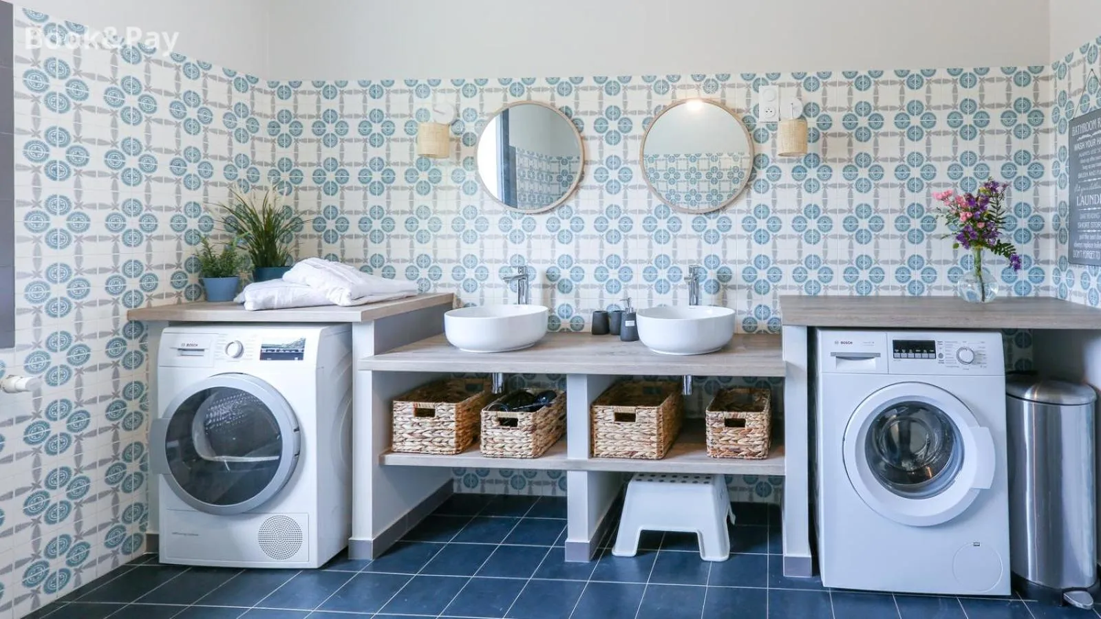 Bathroom in EDEN Locquirec - Piscine & Spa Chambre d hôtes