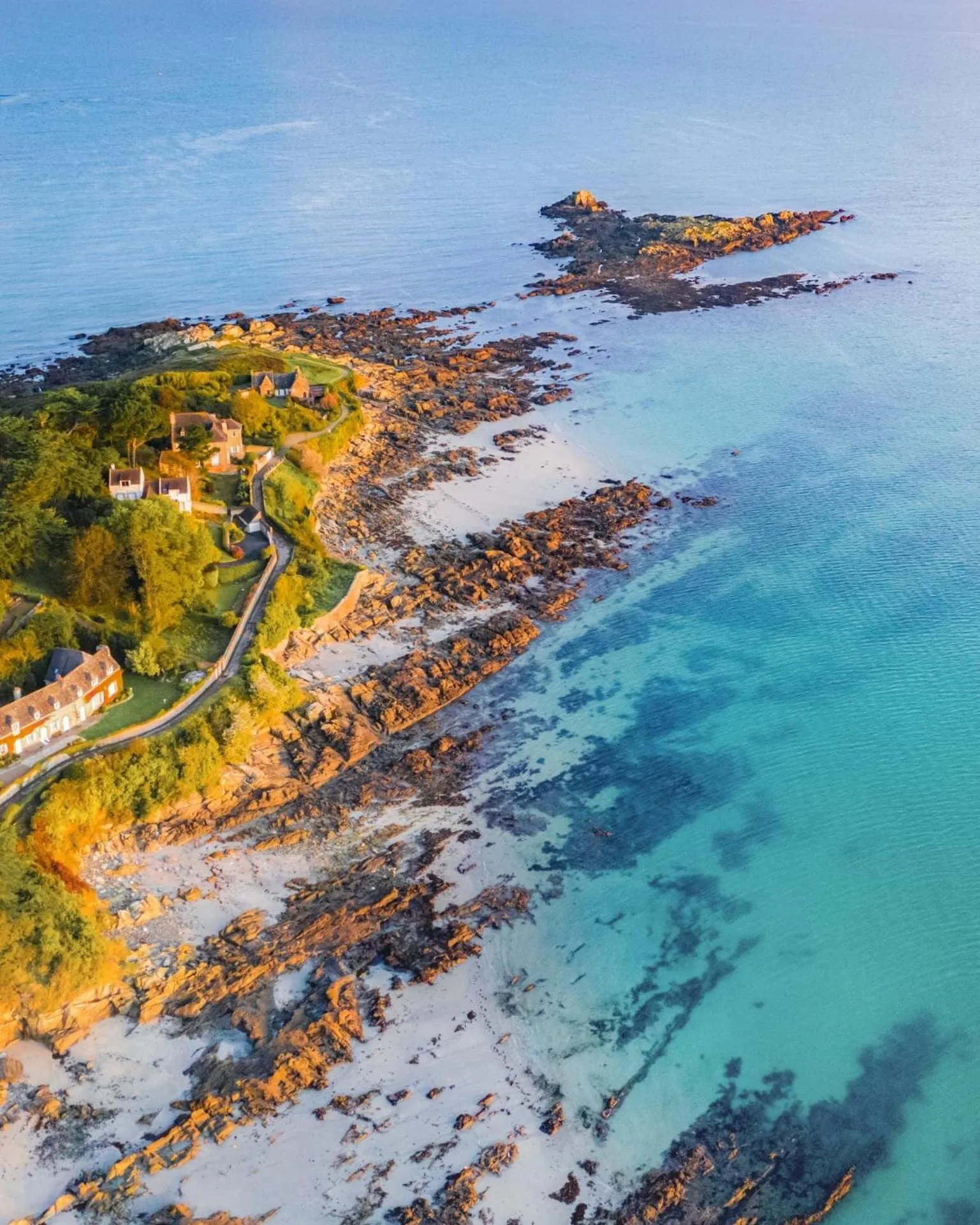 Hiking in EDEN Locquirec - Piscine & Spa Chambre d hôtes