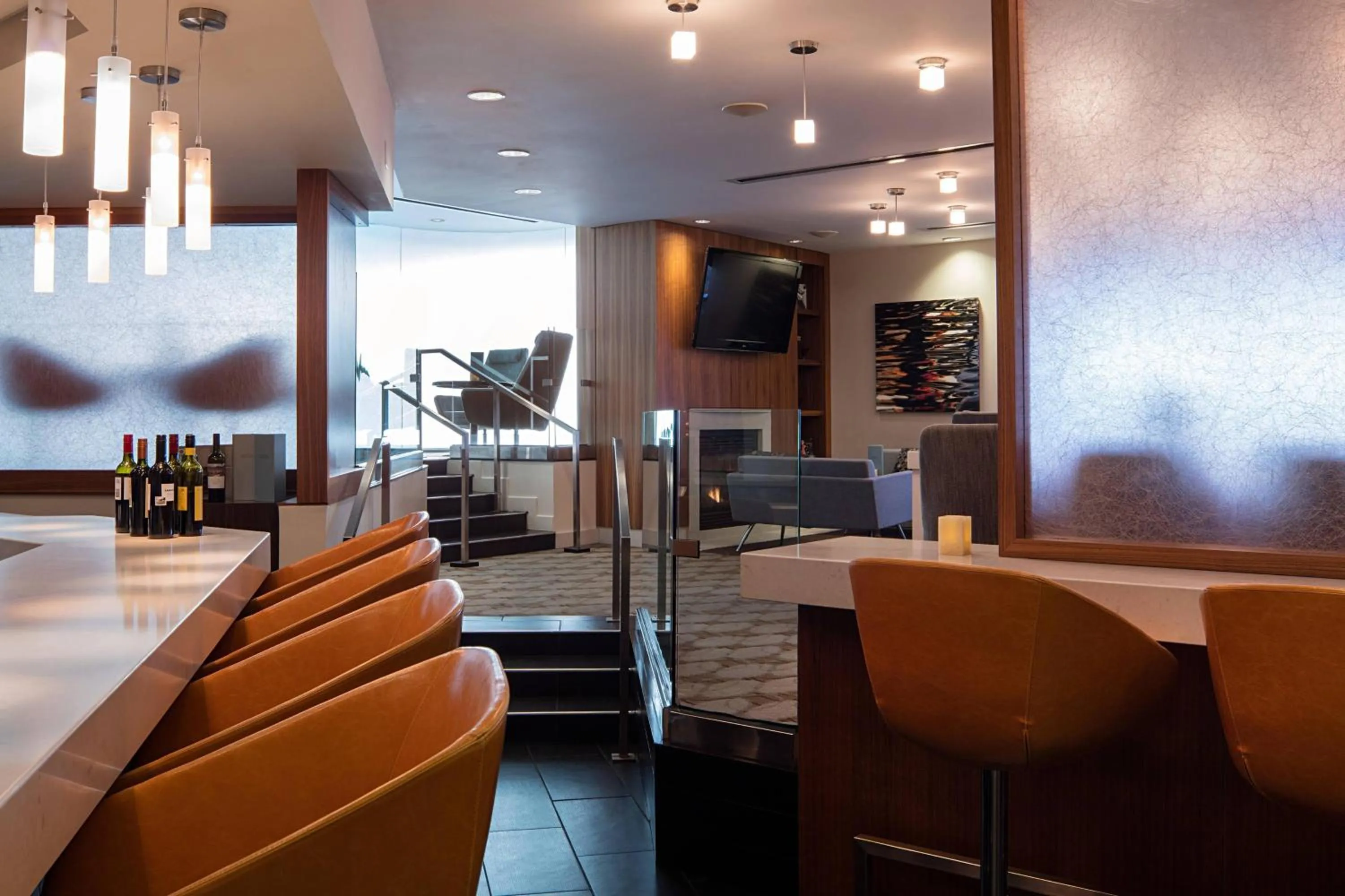 Lounge or bar in Delta Hotels by Marriott Edmonton South Conference Centre