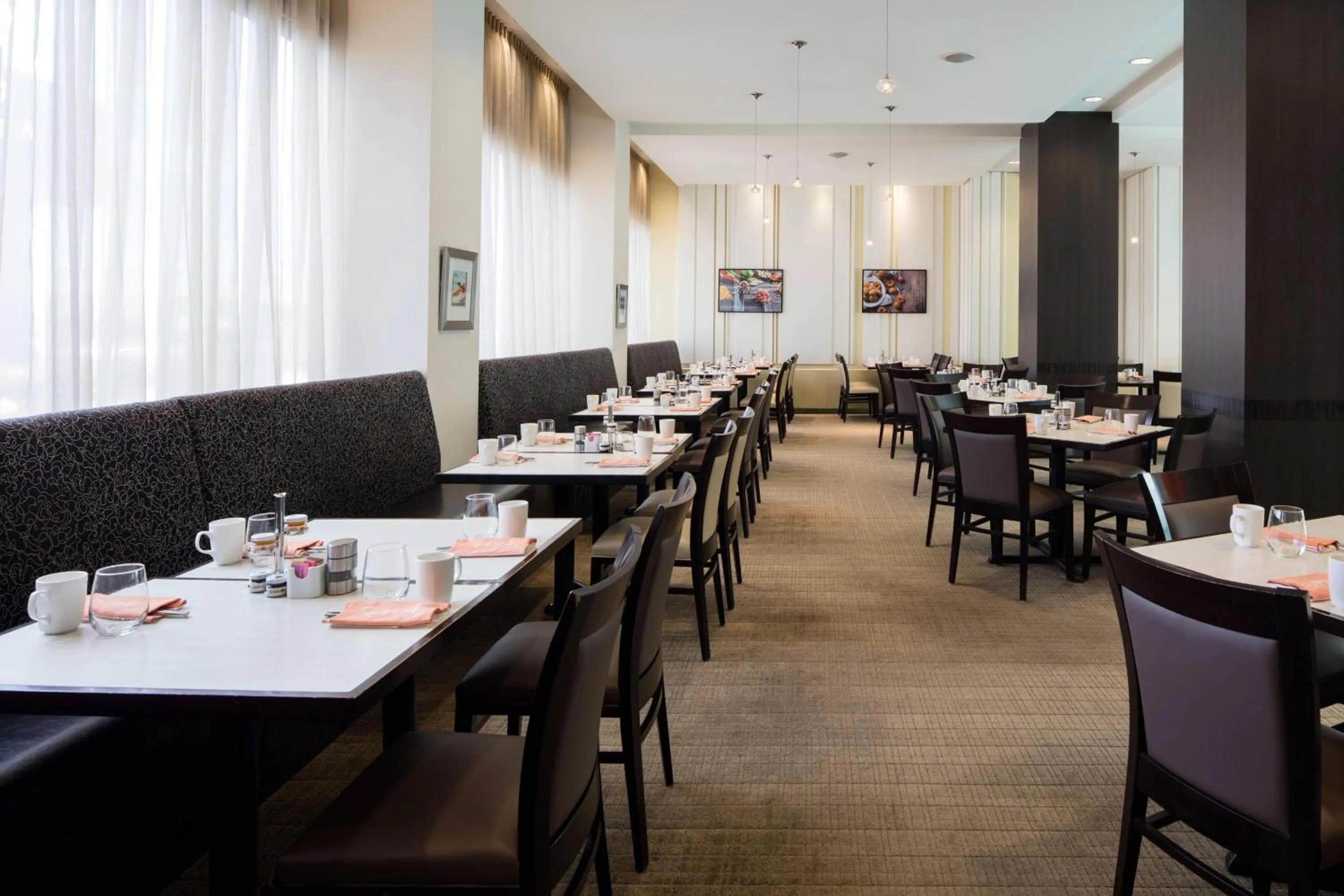 Restaurant/places to eat in Delta Hotels by Marriott Edmonton South Conference Centre