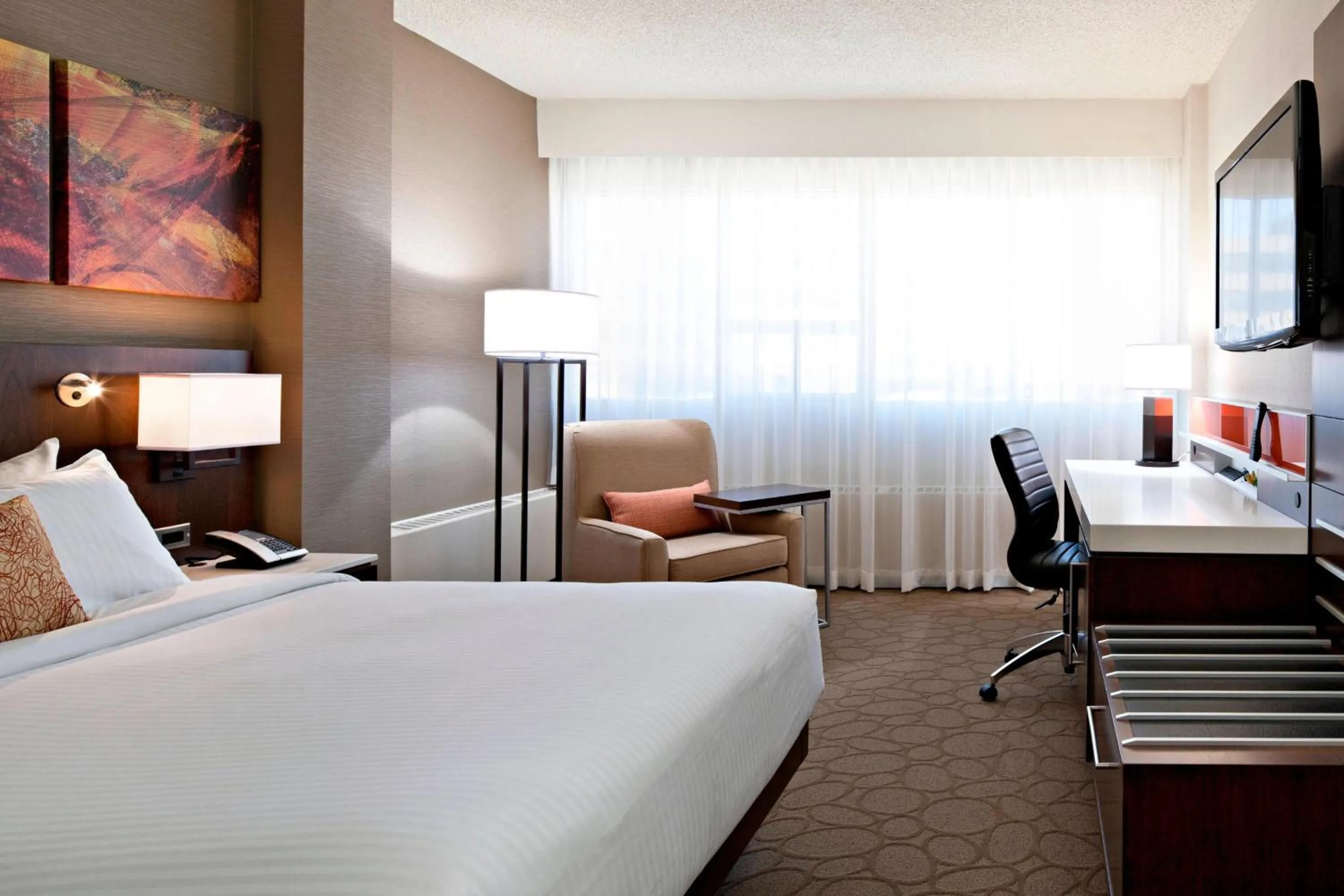 Photo of the whole room, Bed in Delta Hotels by Marriott Edmonton South Conference Centre