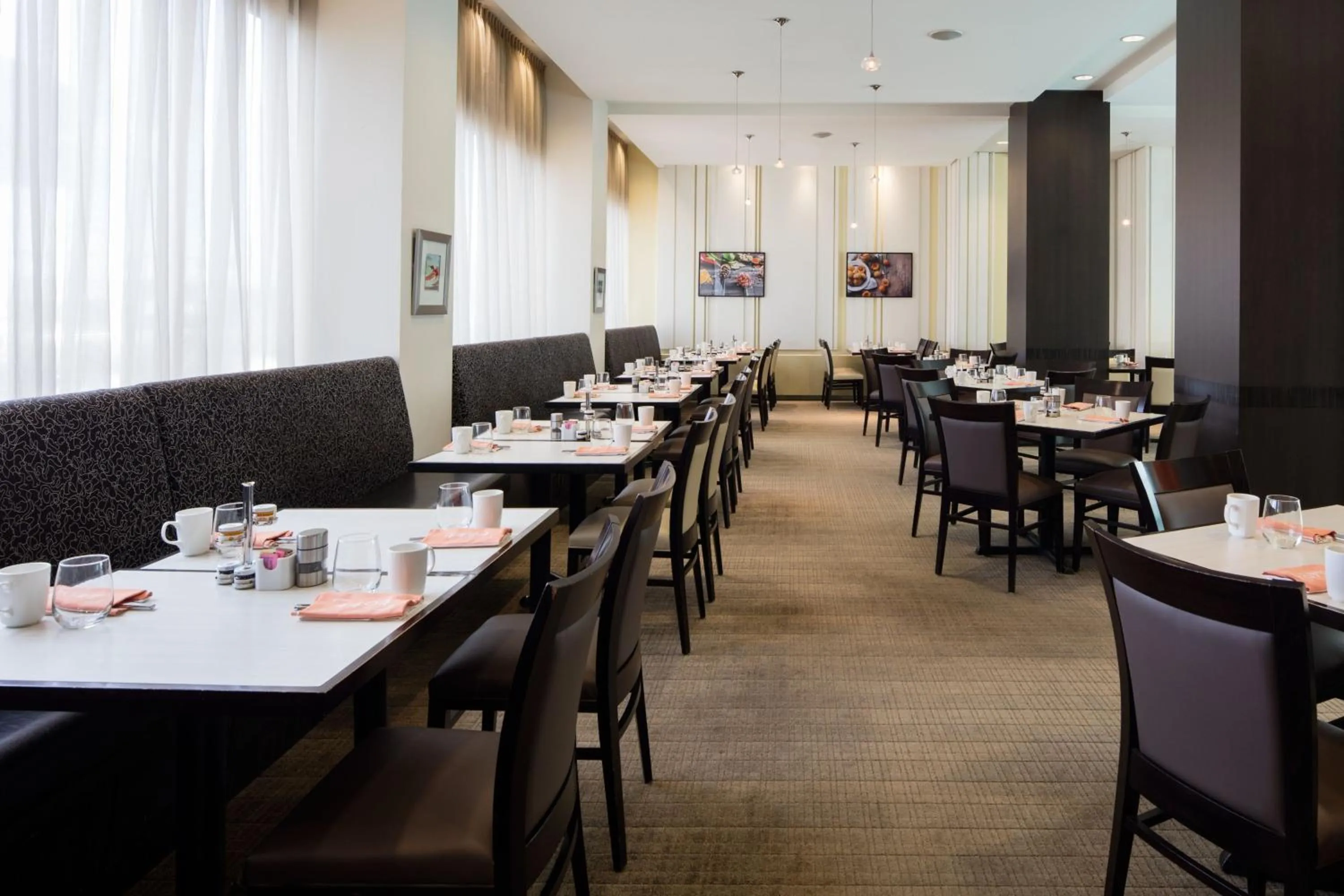 Restaurant/places to eat in Delta Hotels by Marriott Edmonton South Conference Centre