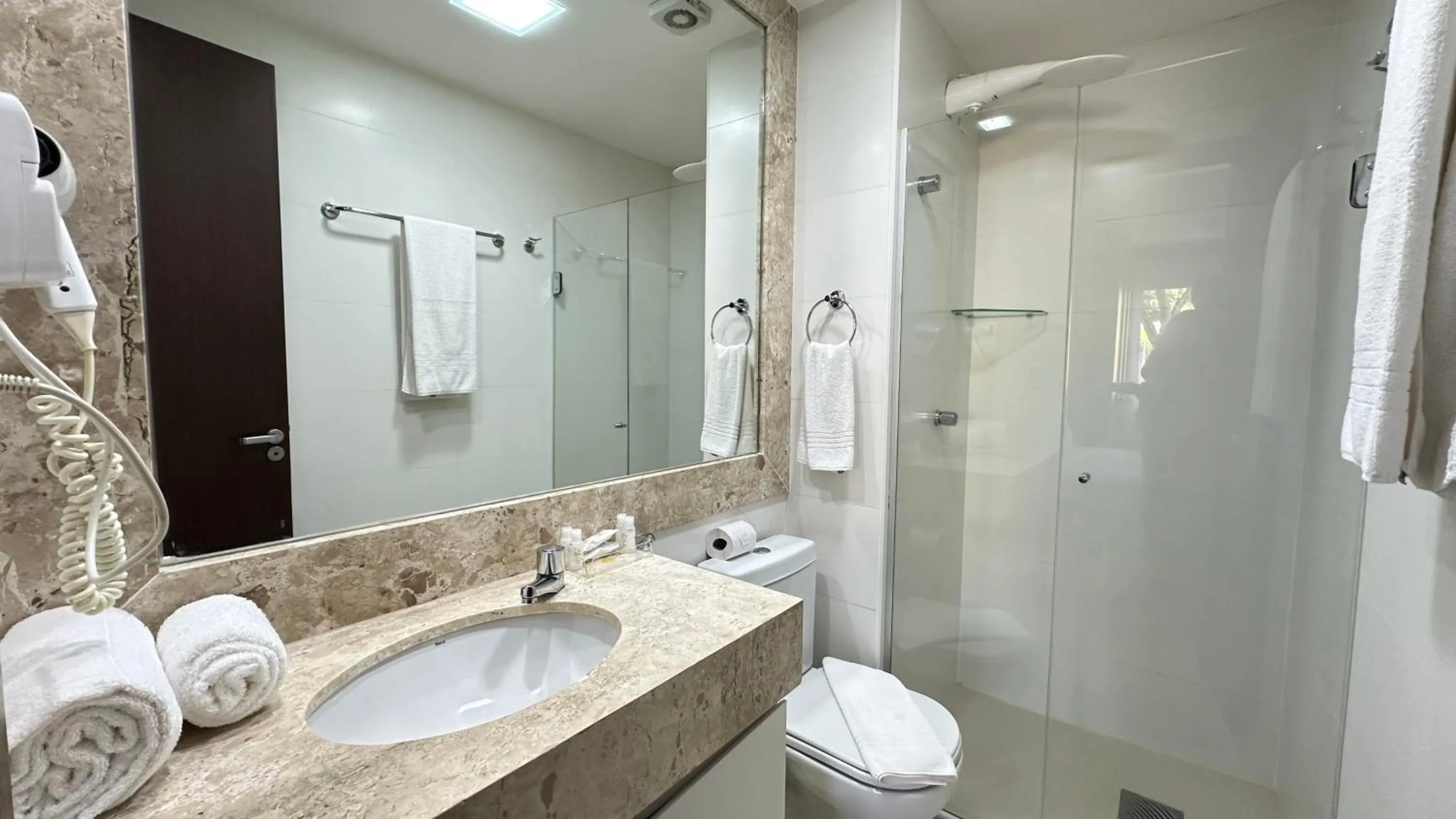 Shower in The Sun Full Condominiun