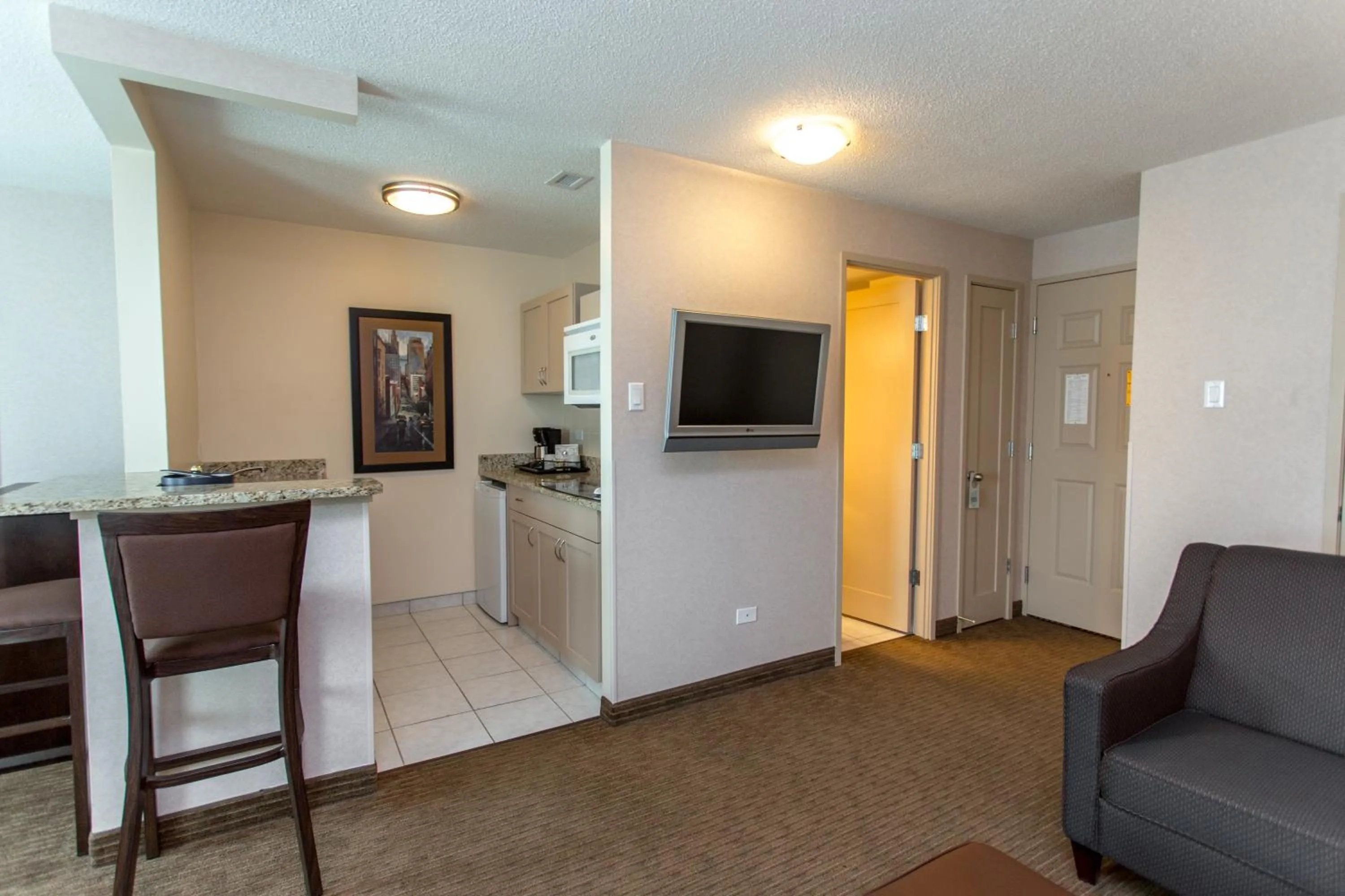 Kitchen or kitchenette in Campus Tower Suite Hotel