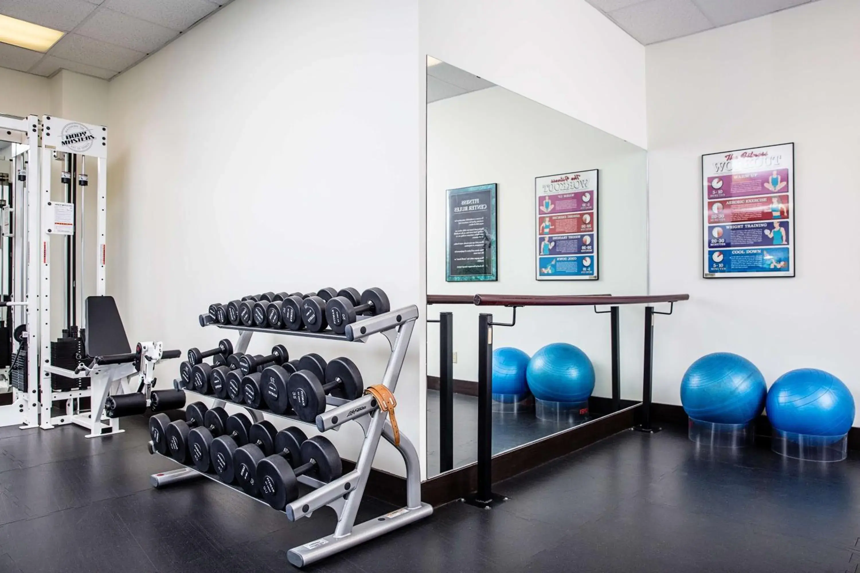 Fitness centre/facilities in Campus Tower Suite Hotel Fitness centre/facilities in Campus Tower Suite Hotel