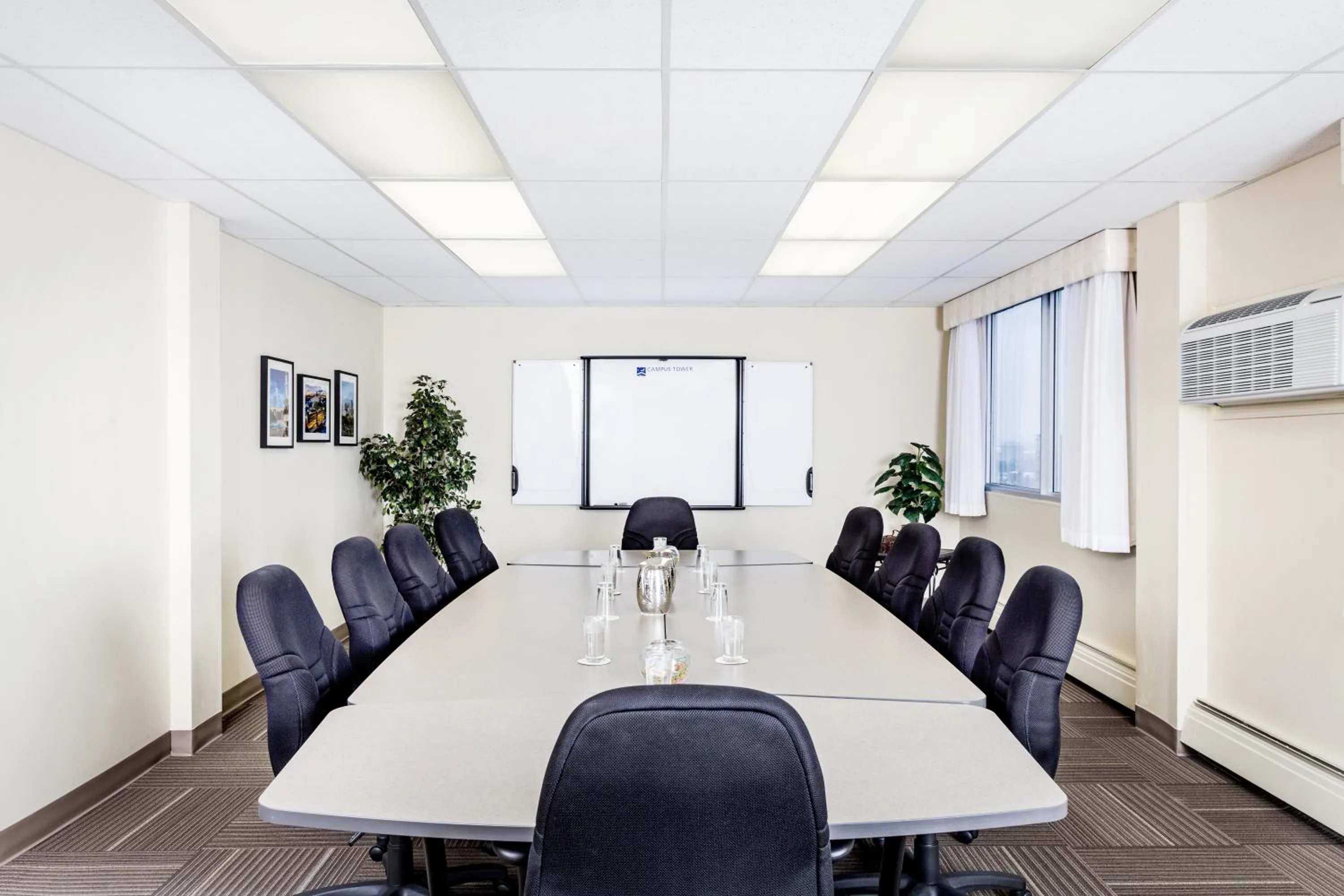 Banquet/Function facilities in Campus Tower Suite Hotel