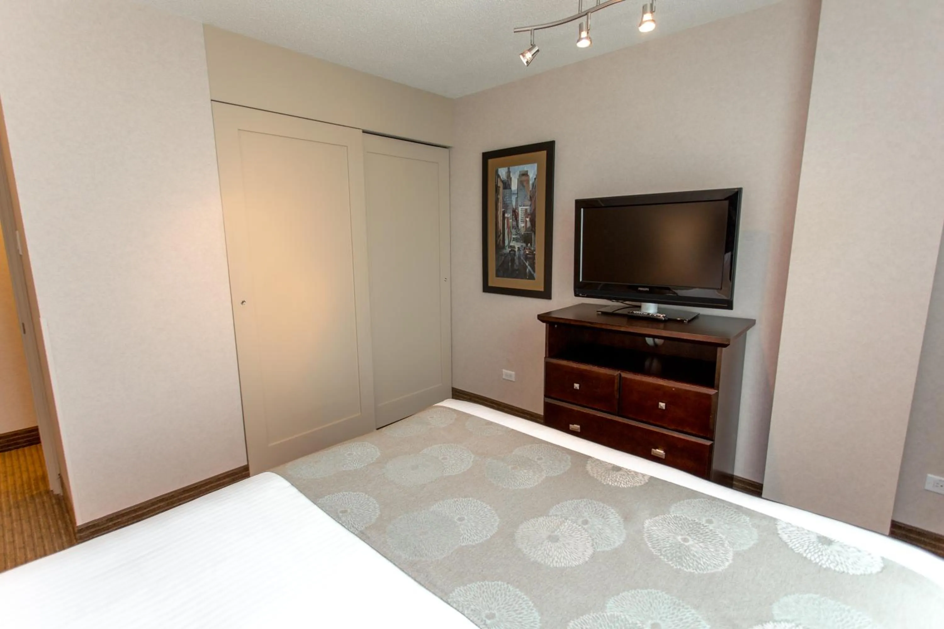 Bedroom, Bed in Campus Tower Suite Hotel