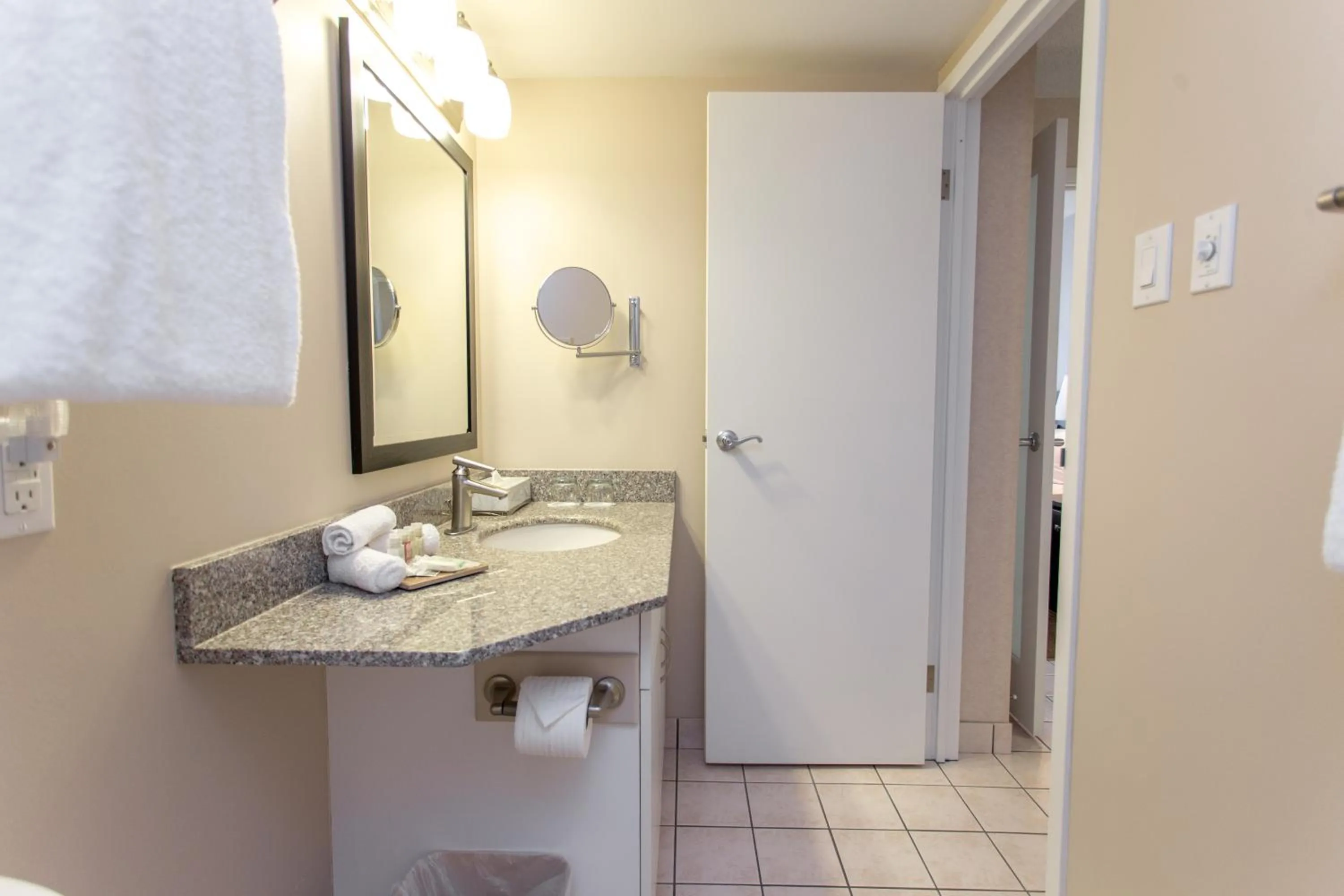 Bathroom in Campus Tower Suite Hotel