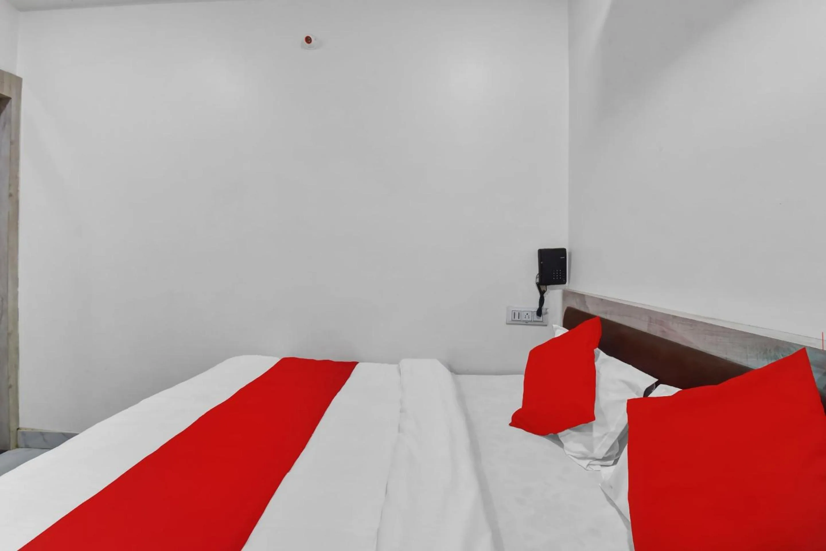 Bedroom, Bed in Hotel O Grand L M