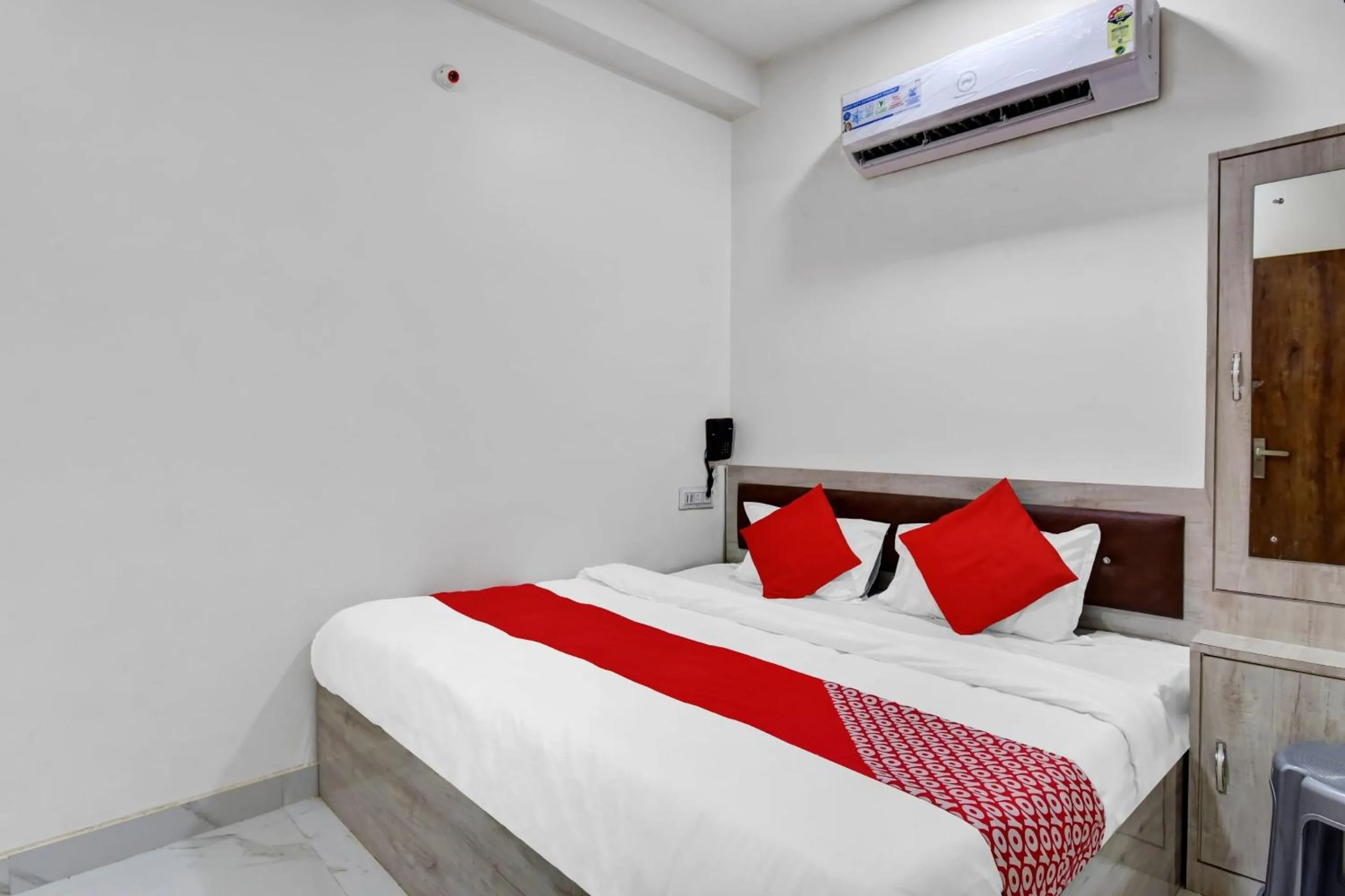 Bedroom, Bed in Hotel O Grand L M