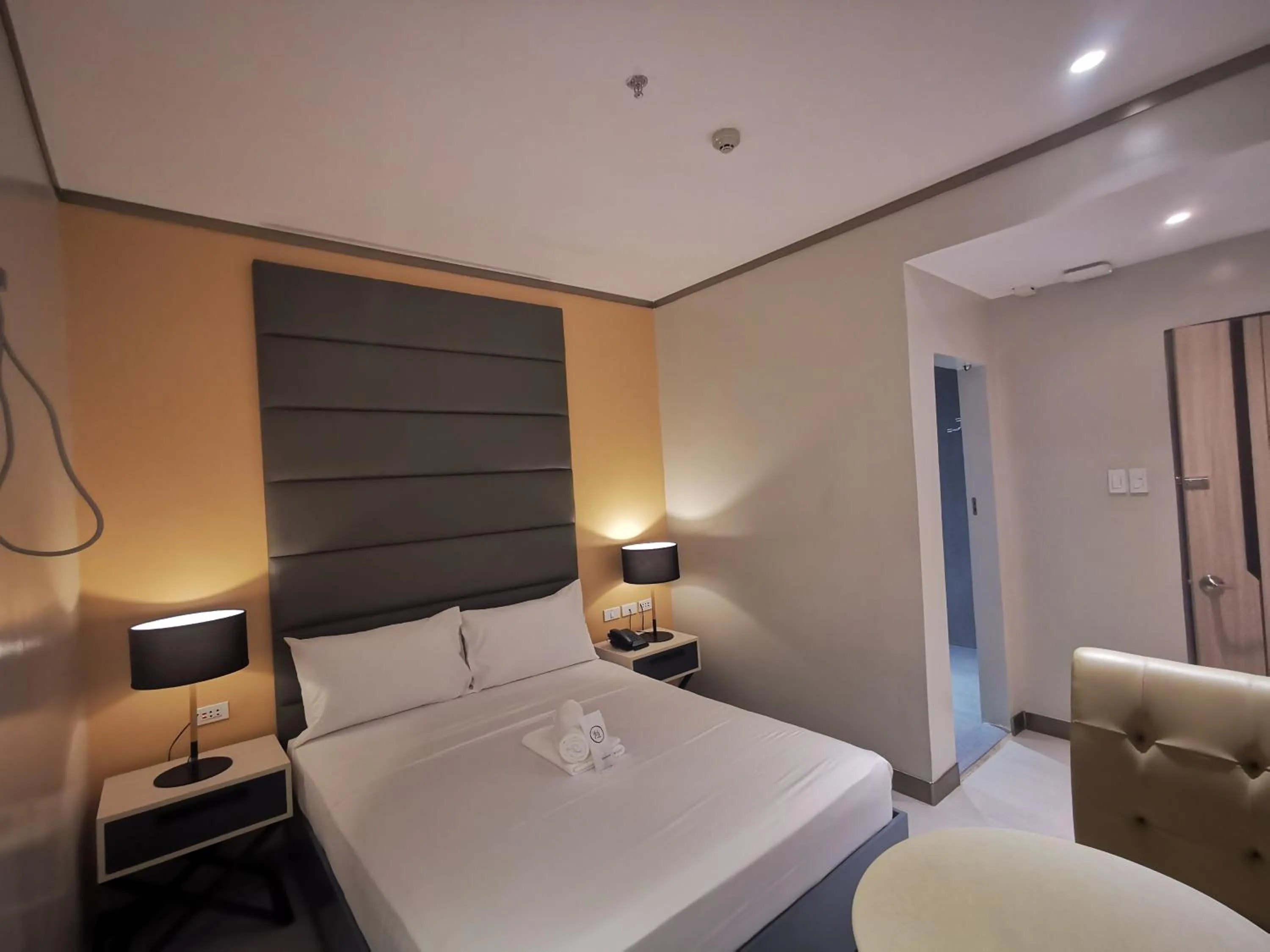 Photo of the whole room, Bed in Yes Hotel Pandi Bulacan