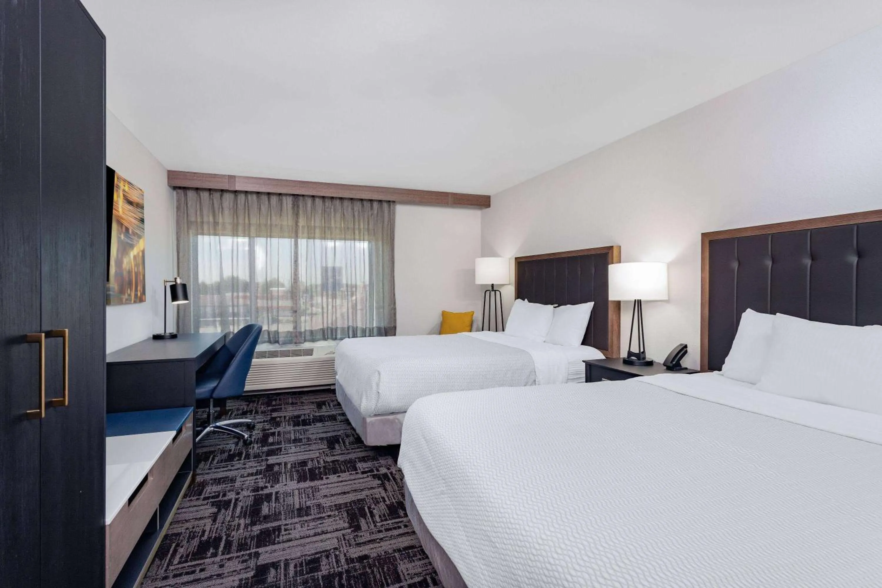 Photo of the whole room, Bed in LaQuinta Suites by Wyndham South Bend Notre Dame Area