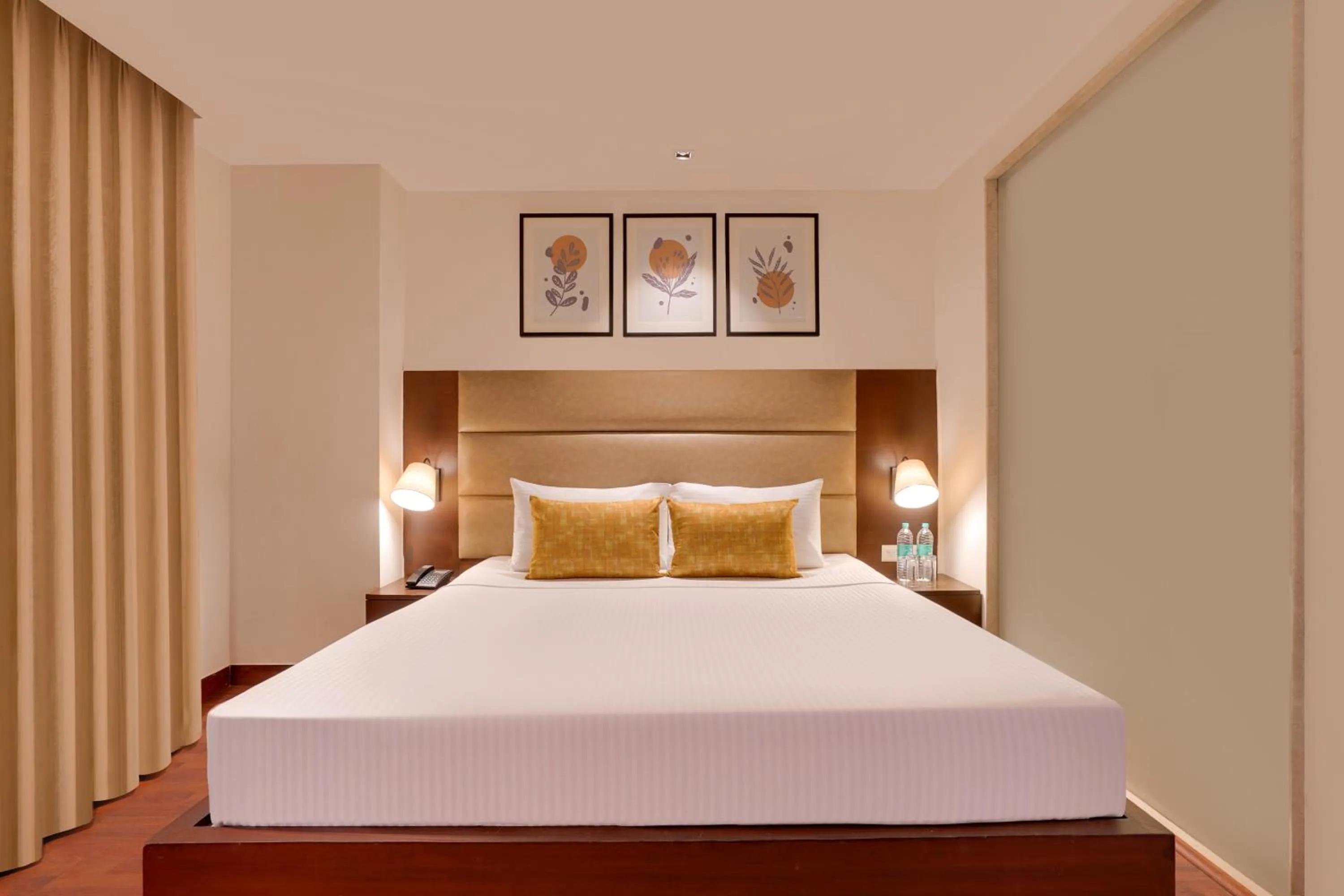 Bedroom, Bed in Lemon Tree Hotel, Noida