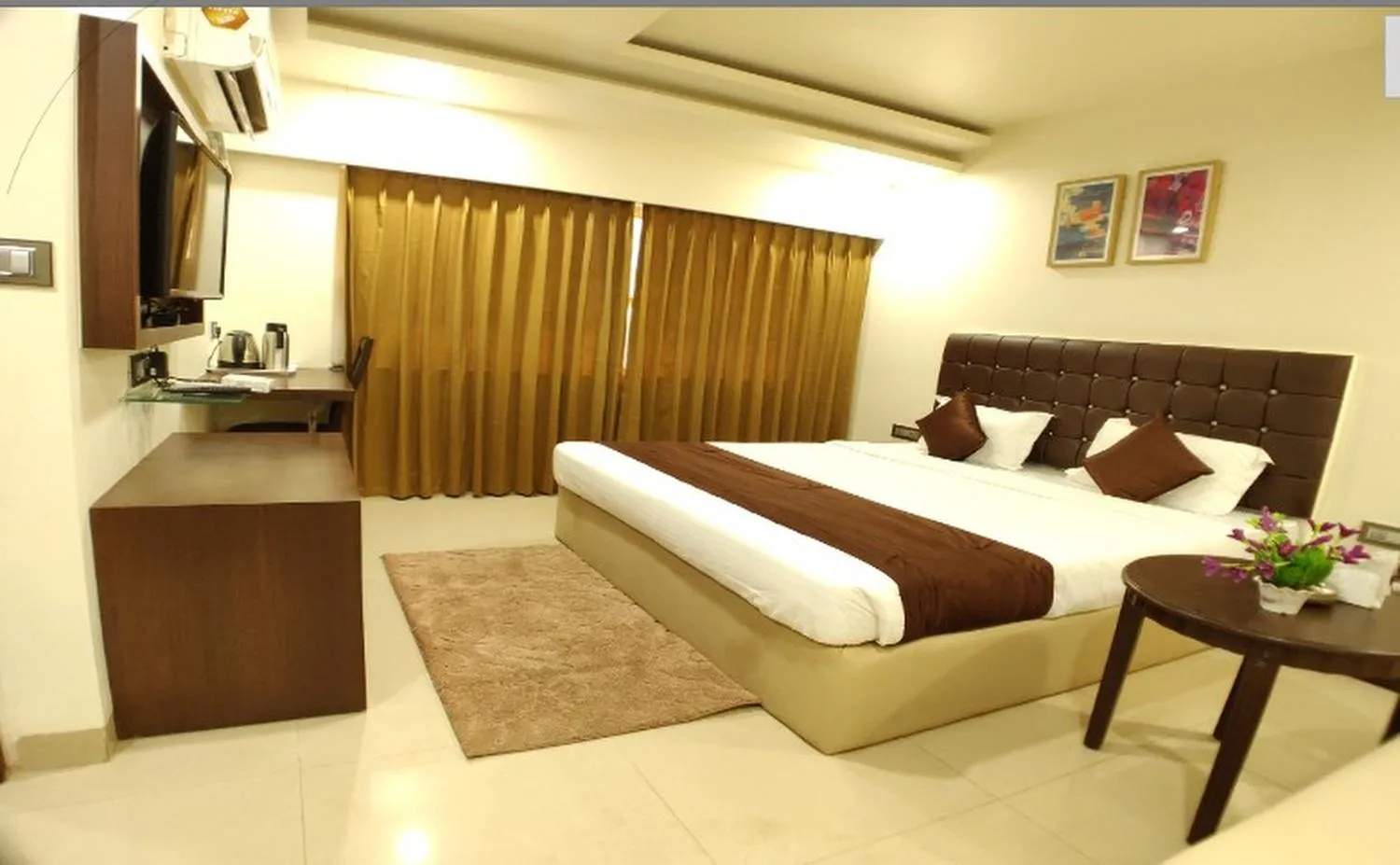 Bed in Hotel Jalsa , Bhopal