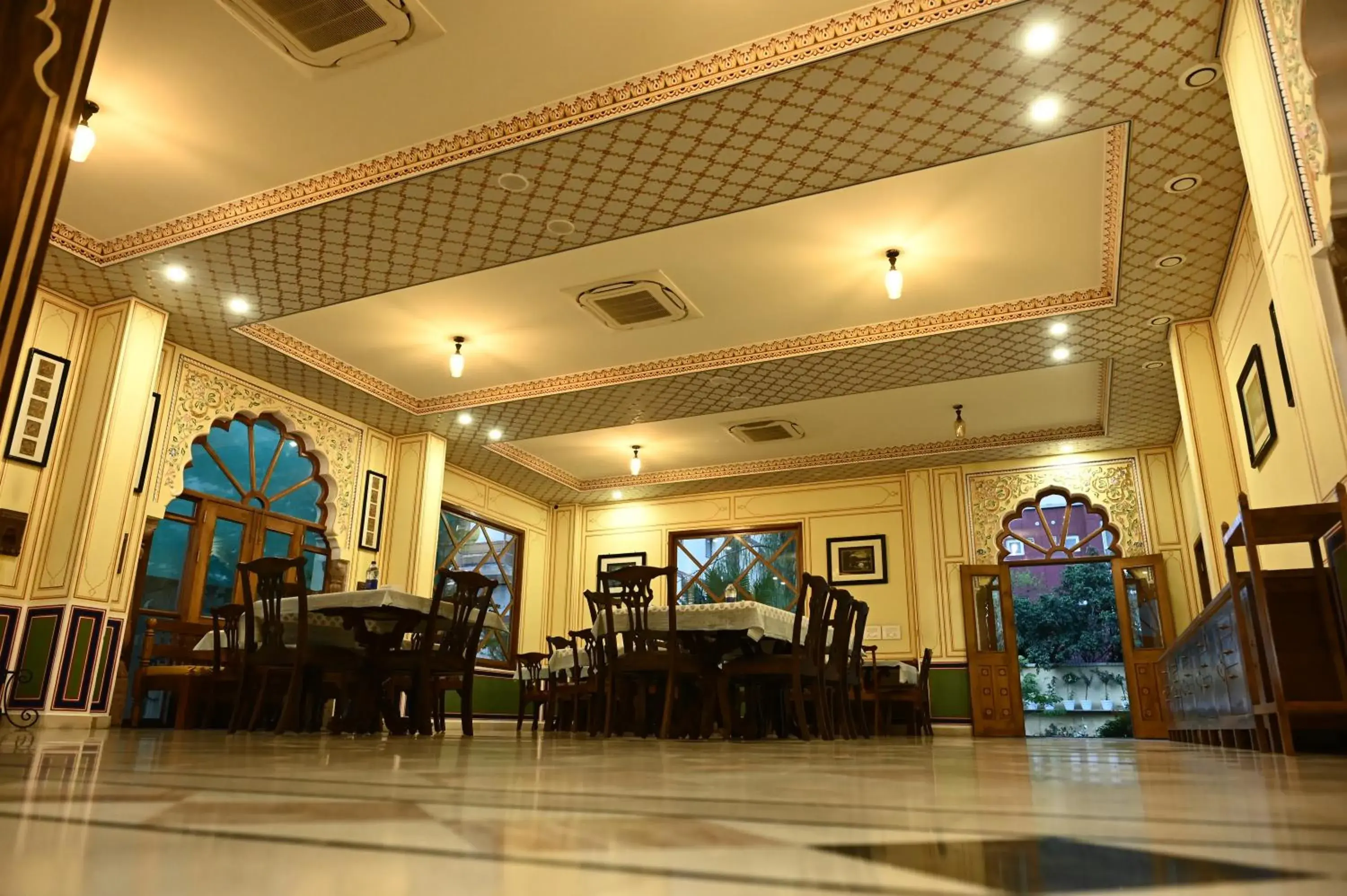 Restaurant/places to eat in Hotel Rime Vista Restaurant/places to eat in Hotel Rime Vista