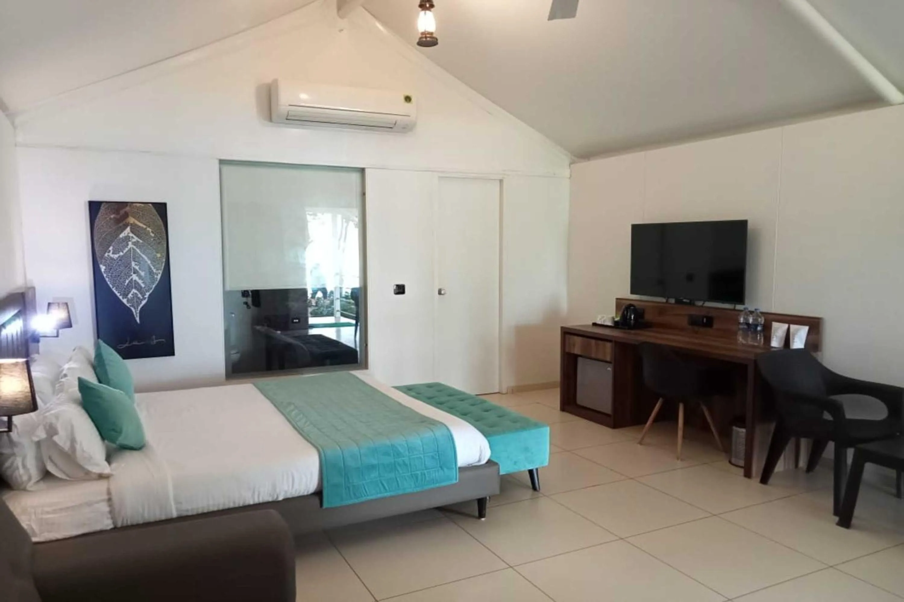 Bed in White Feather Resort Kauncha