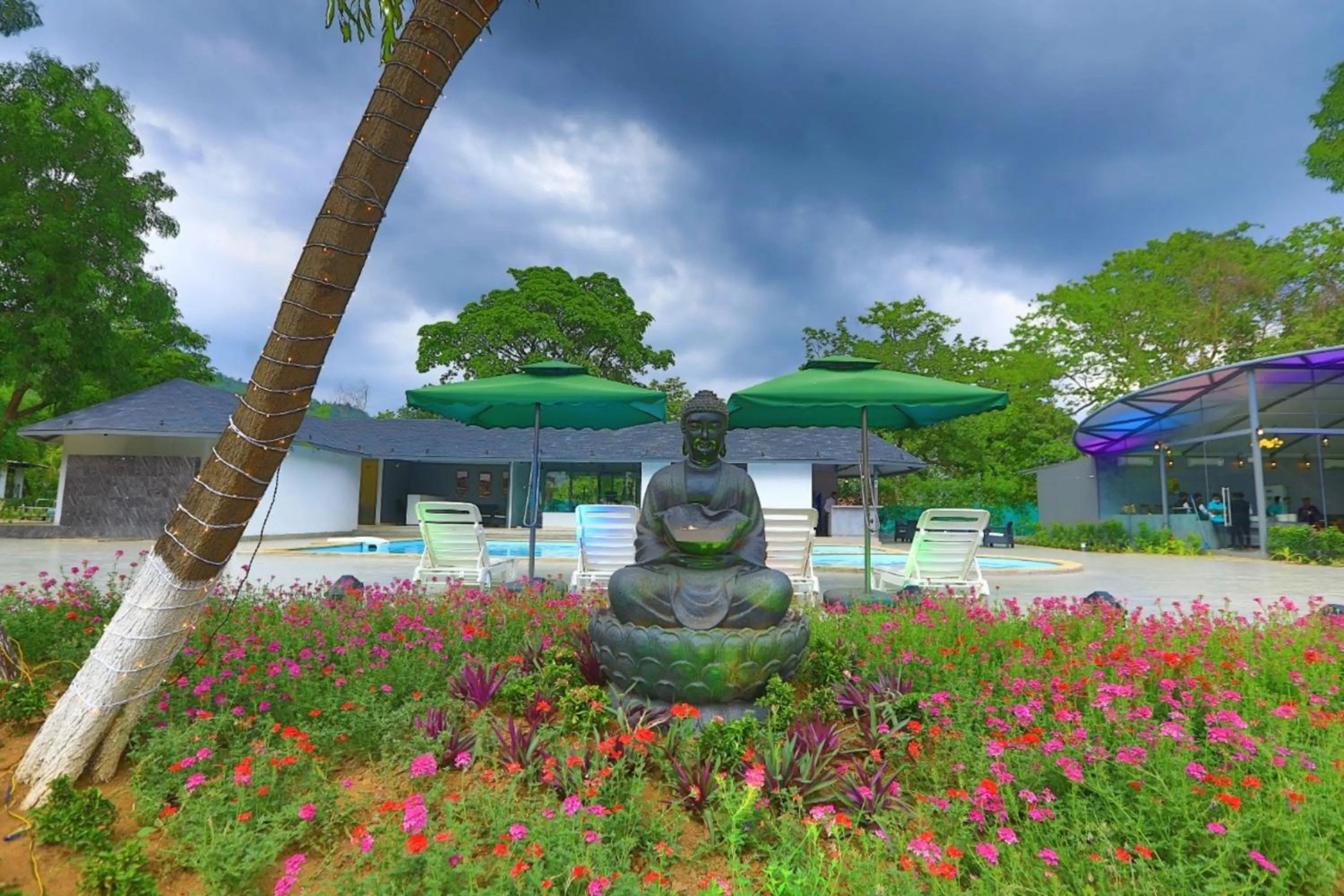 Garden in White Feather Resort Kauncha