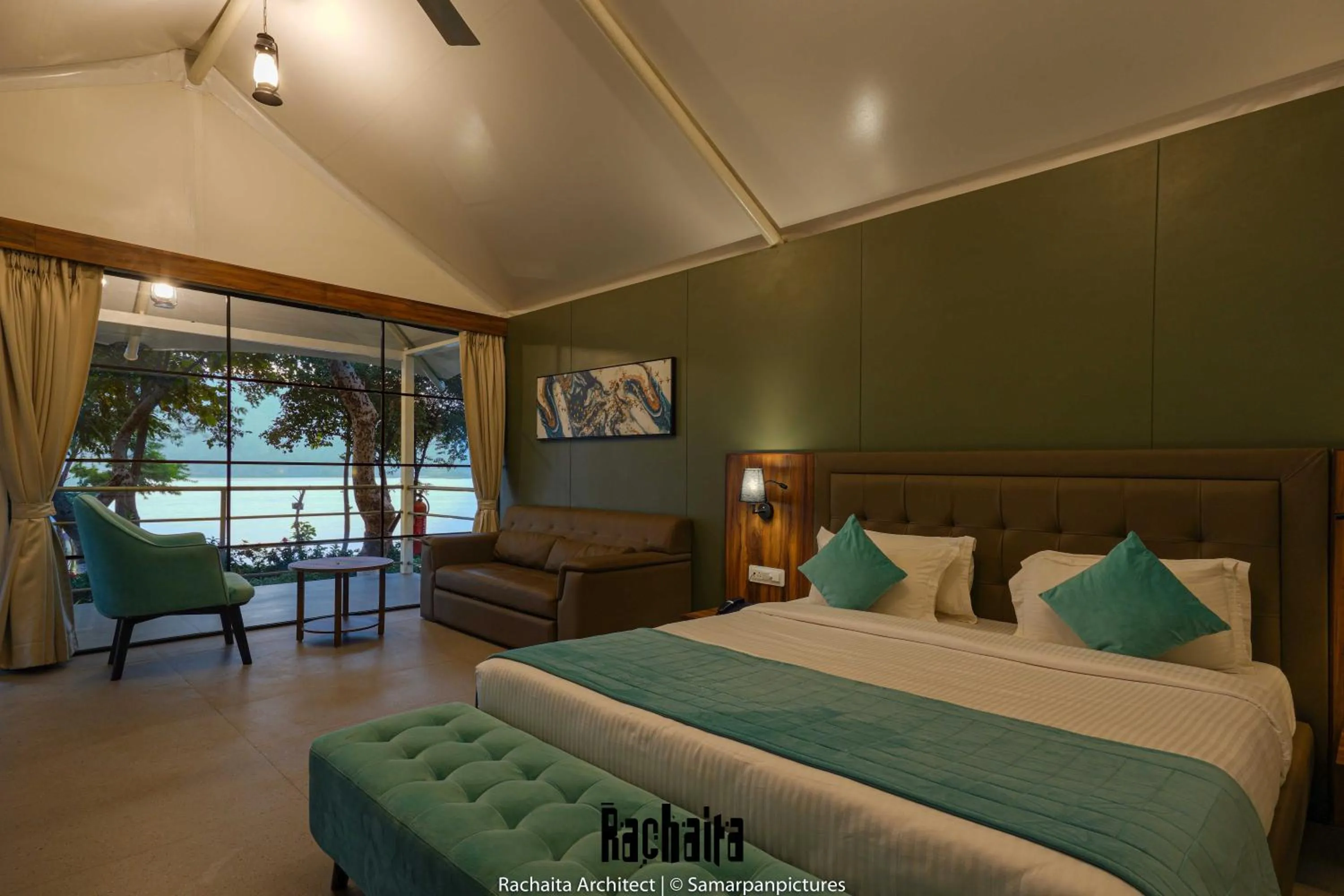 Bed in White Feather Resort Kauncha