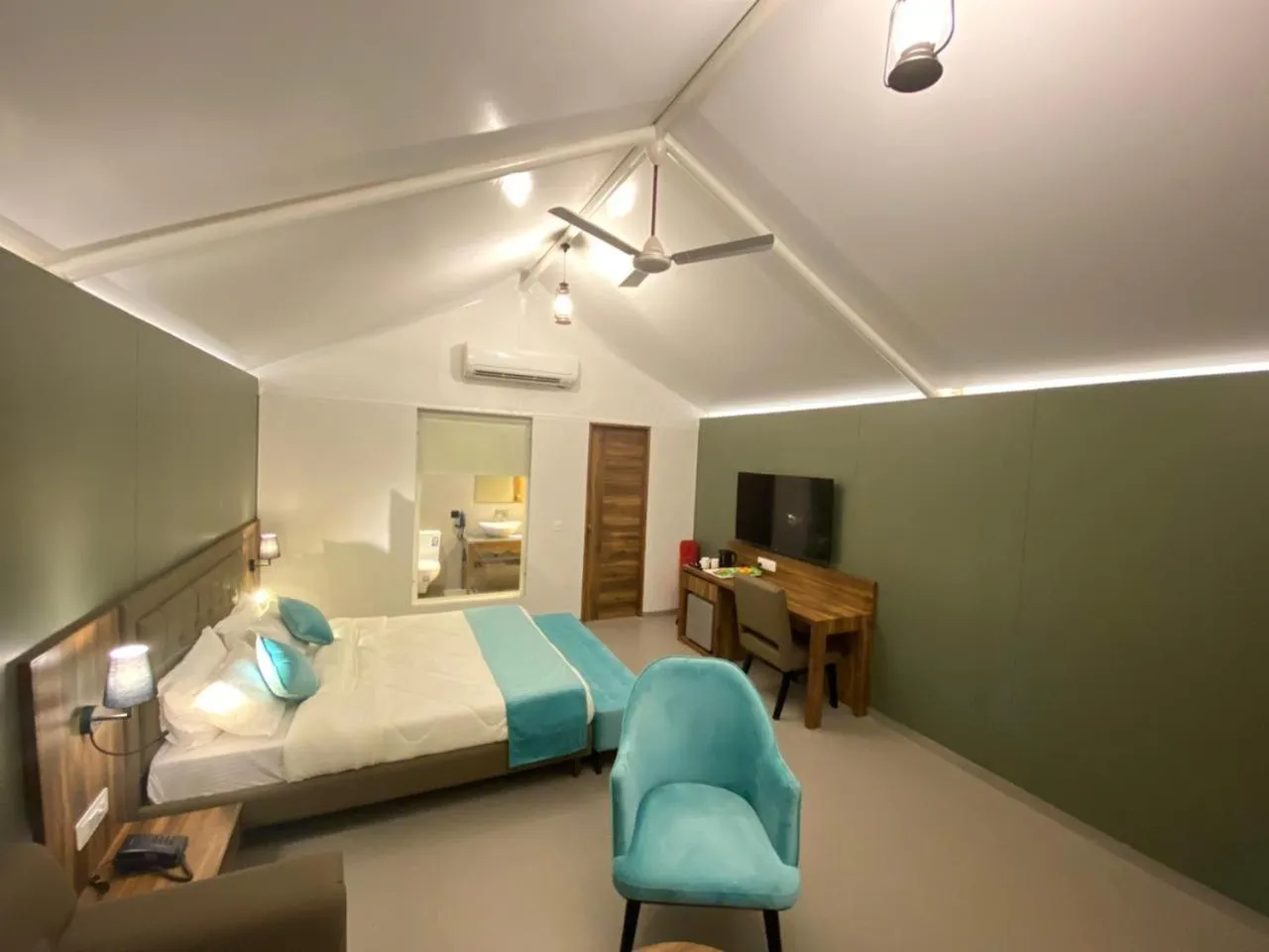 Bed in White Feather Resort Kauncha