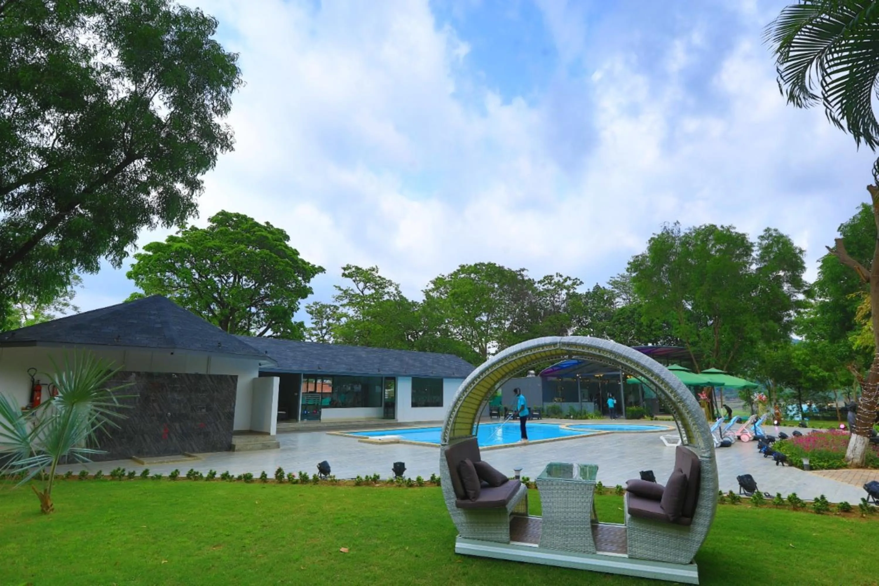 Garden in White Feather Resort Kauncha