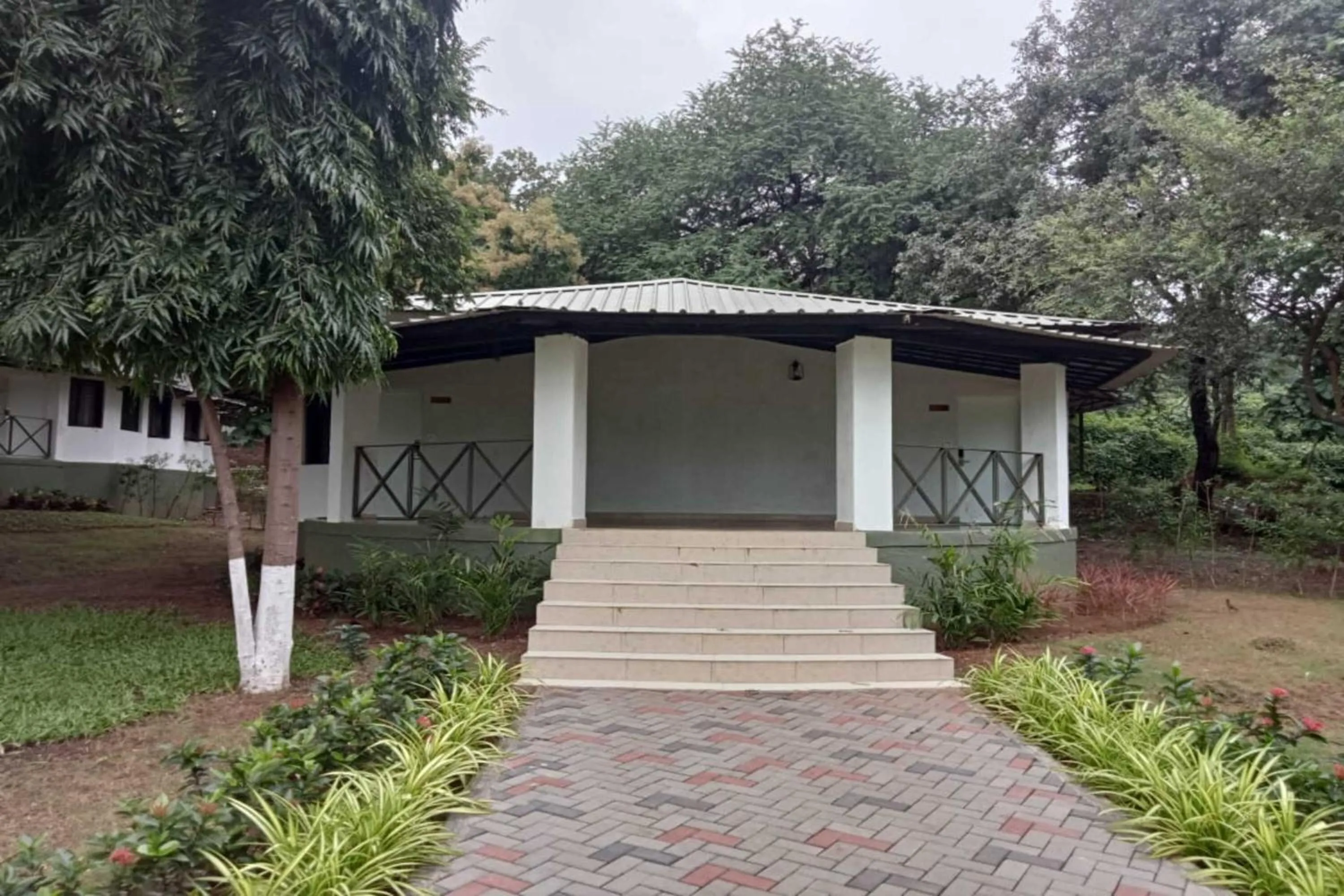 Patio in White Feather Resort Kauncha