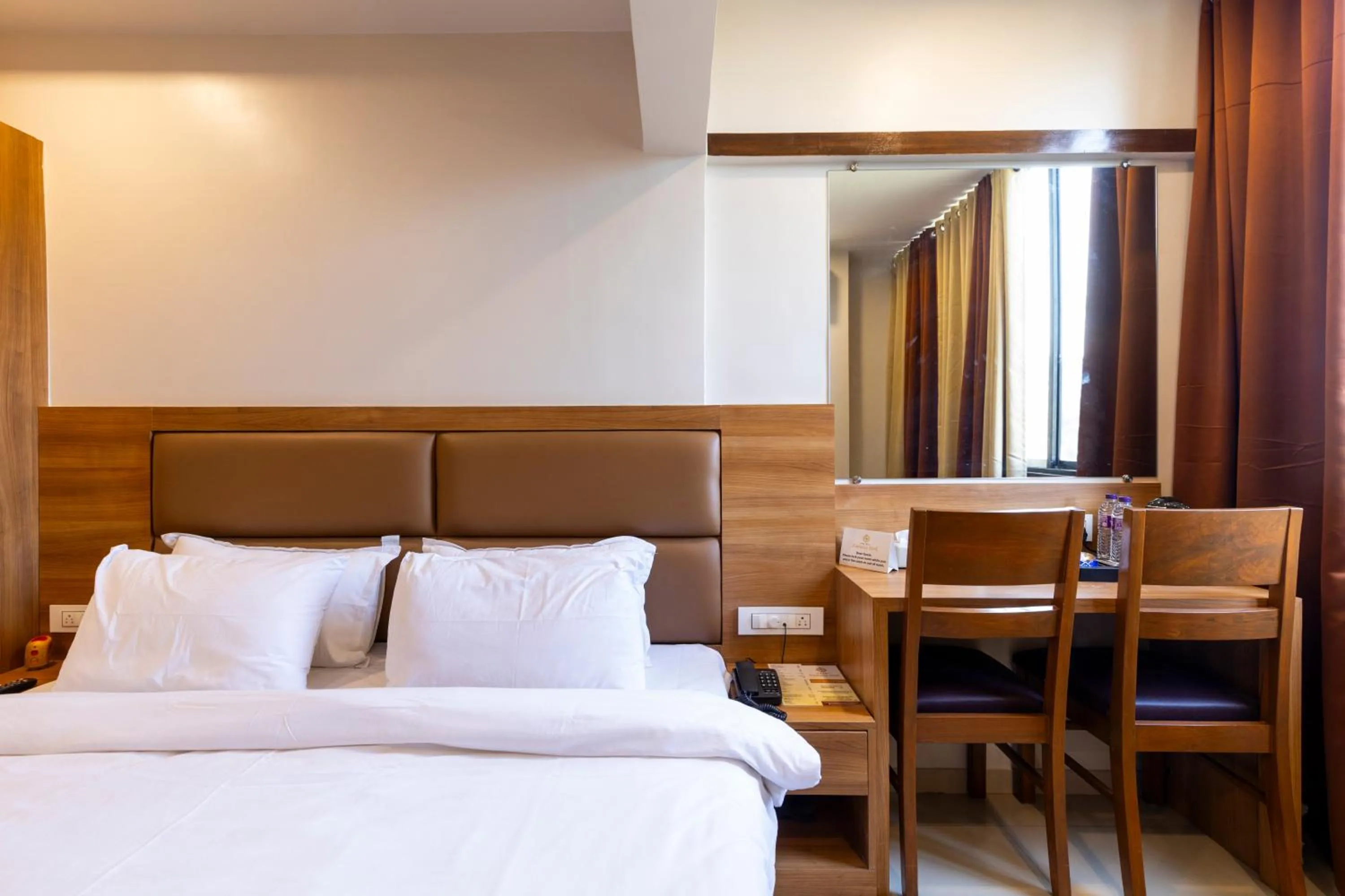 Living room, Bed in Hotel Embassy Park - BKC Mumbai