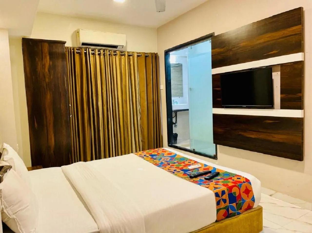 Bed in Hotel Embassy Park - BKC Mumbai