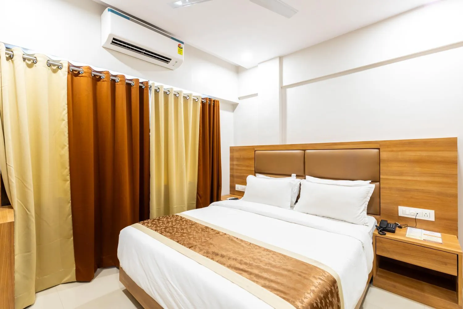 Bed in Hotel Embassy Park - BKC Mumbai