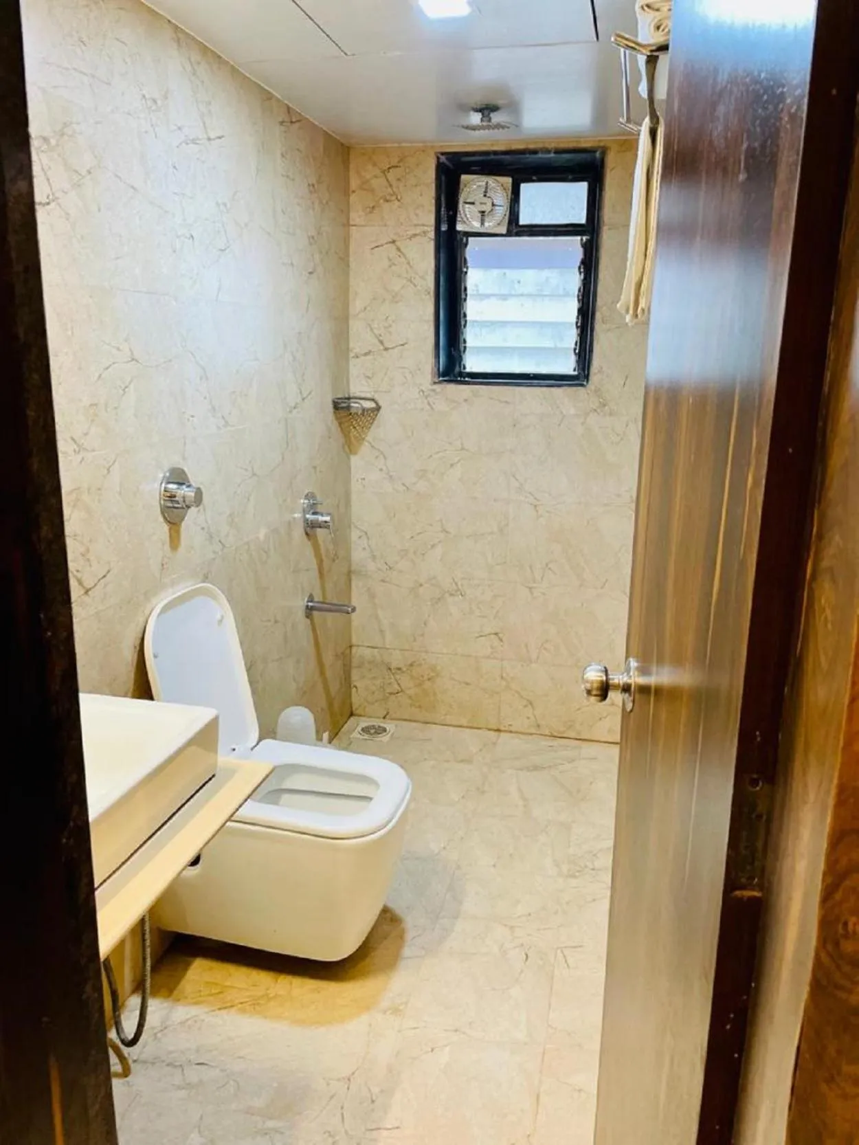 Shower in Hotel Embassy Park - BKC Mumbai