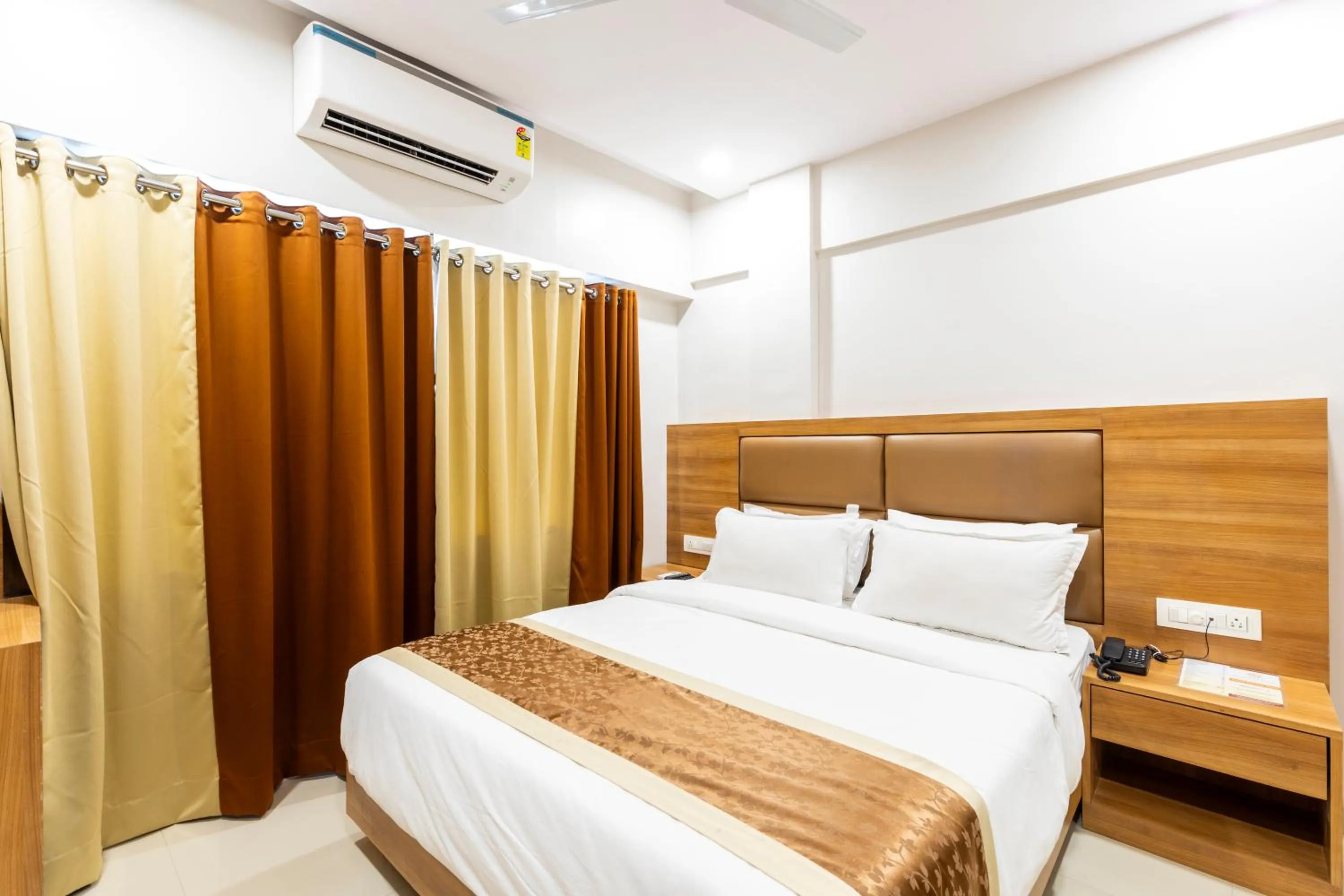 Bed in Hotel Embassy Park - BKC Mumbai