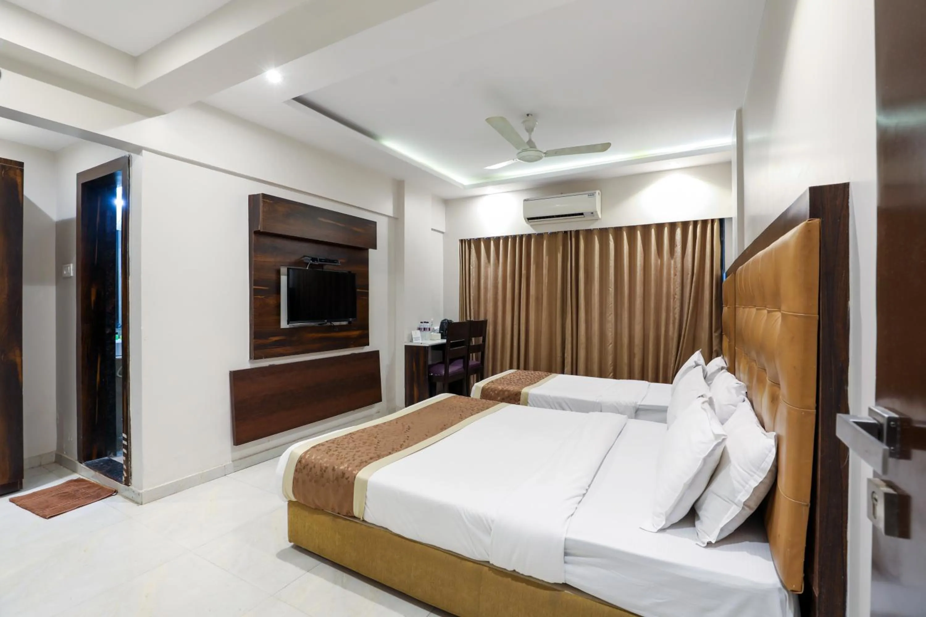 Bed in Hotel Embassy Park - BKC Mumbai