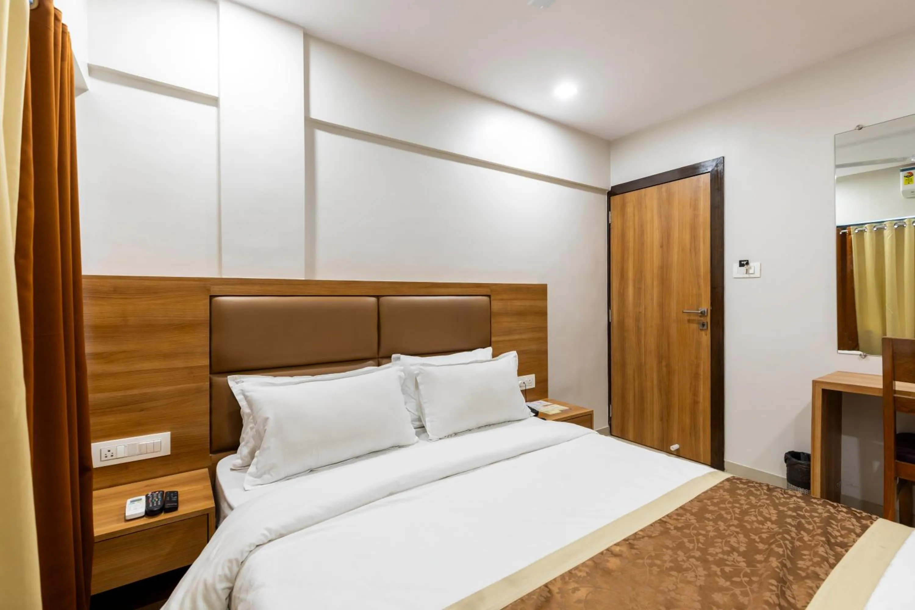 Bedroom, Bed in Hotel Embassy Park - BKC Mumbai