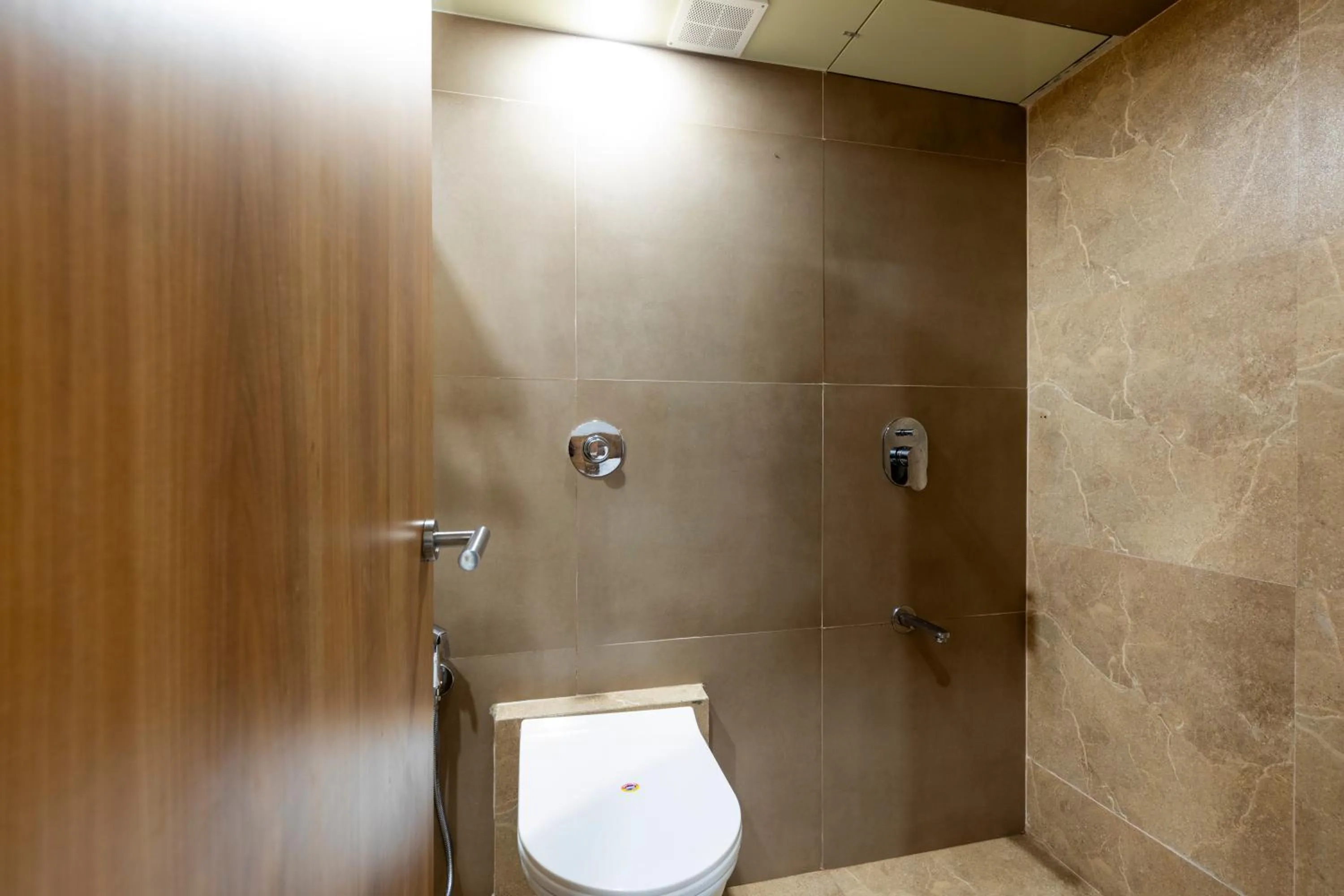 Shower in Hotel Embassy Park - BKC Mumbai