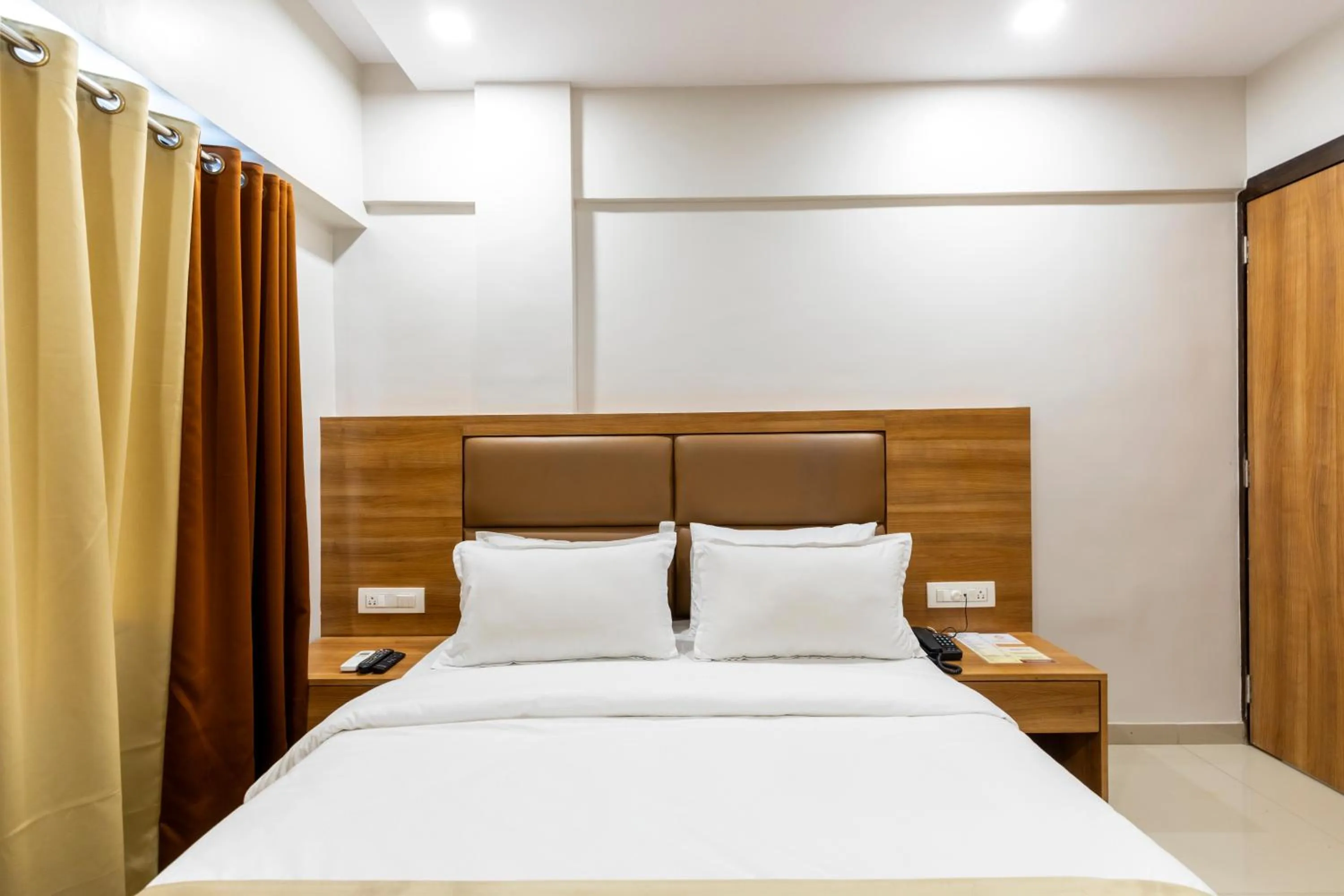 Bed in Hotel Embassy Park - BKC Mumbai