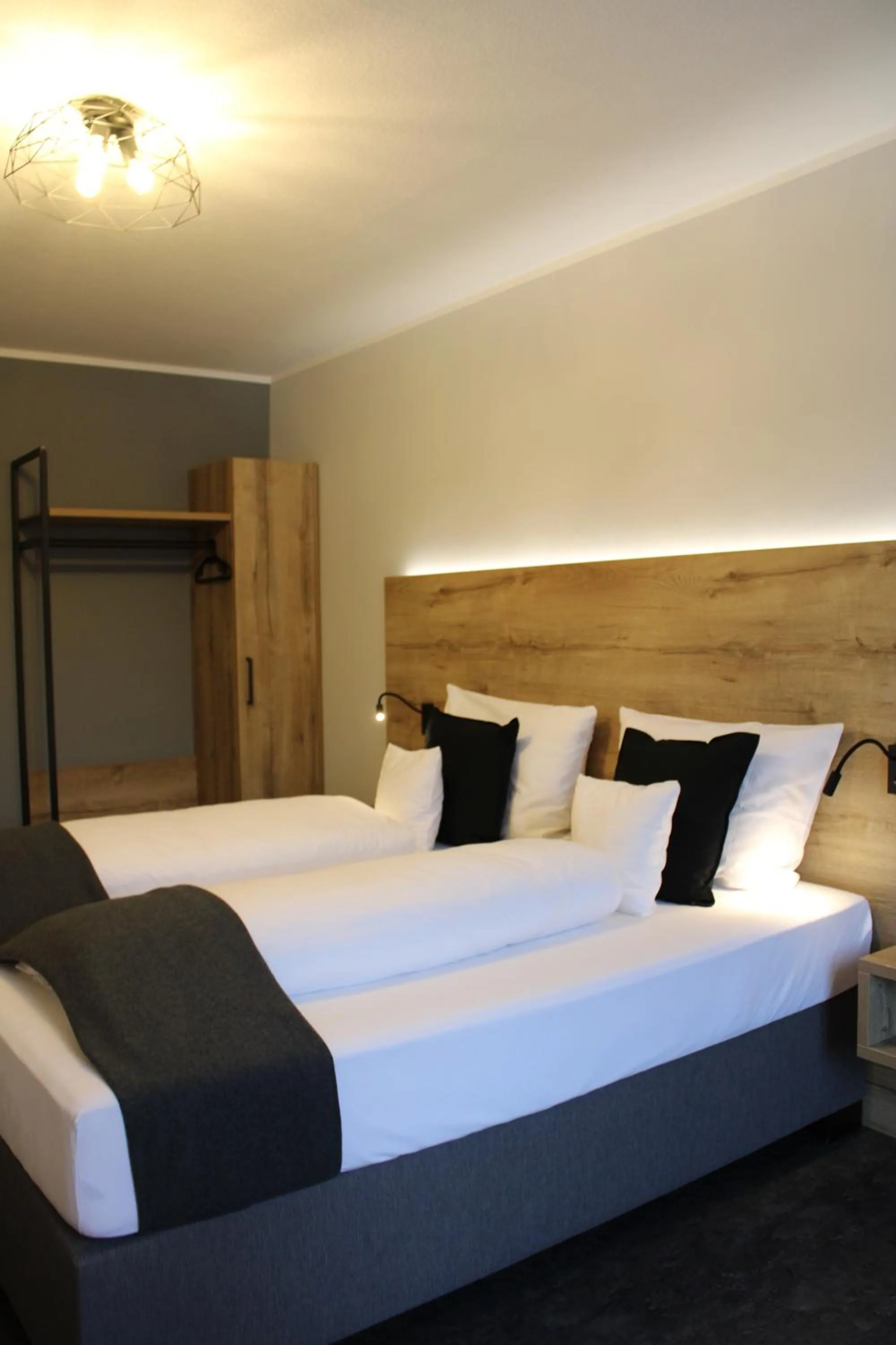 Photo of the whole room, Bed in Motel Hasetal