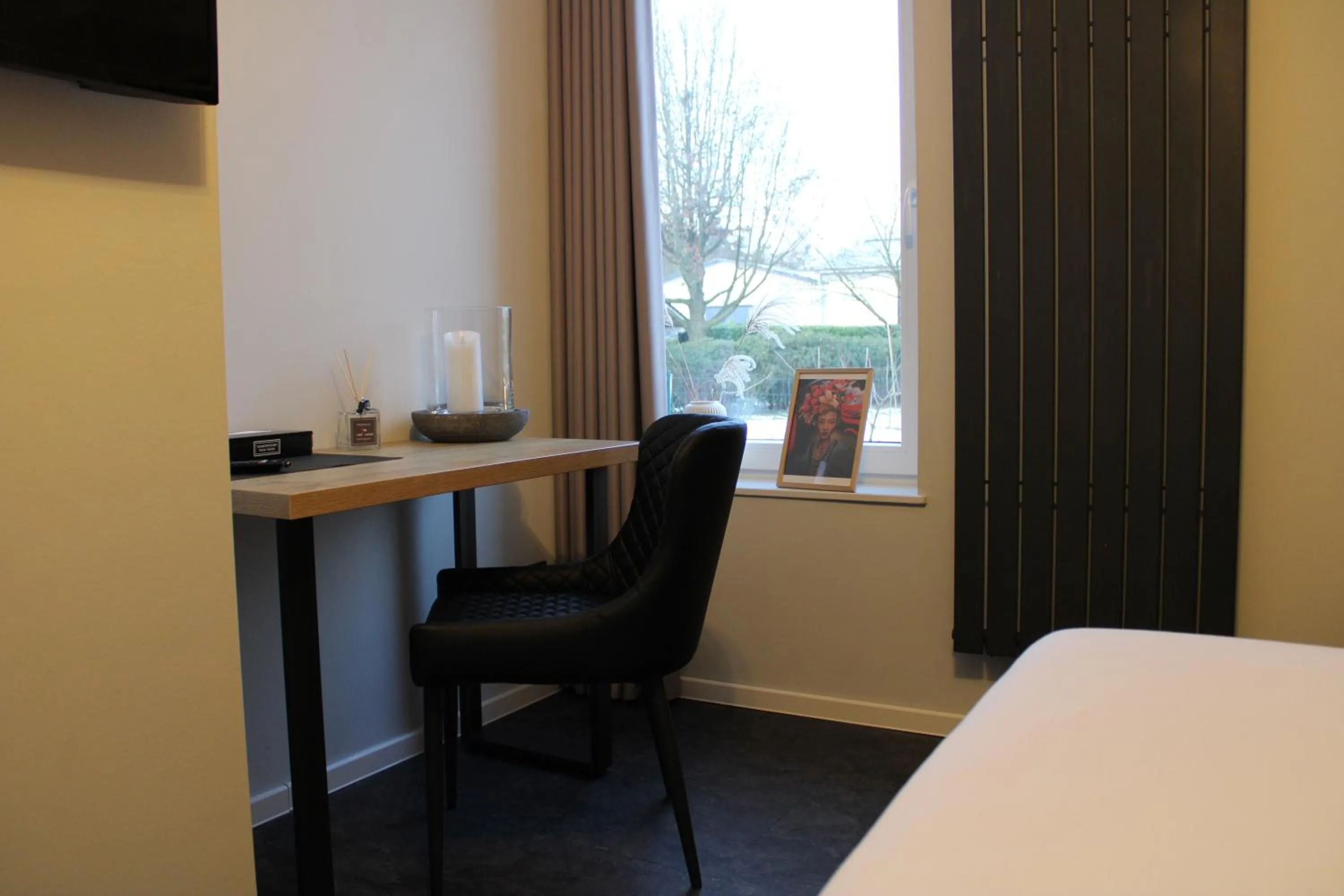 Dining area, Bed in Motel Hasetal