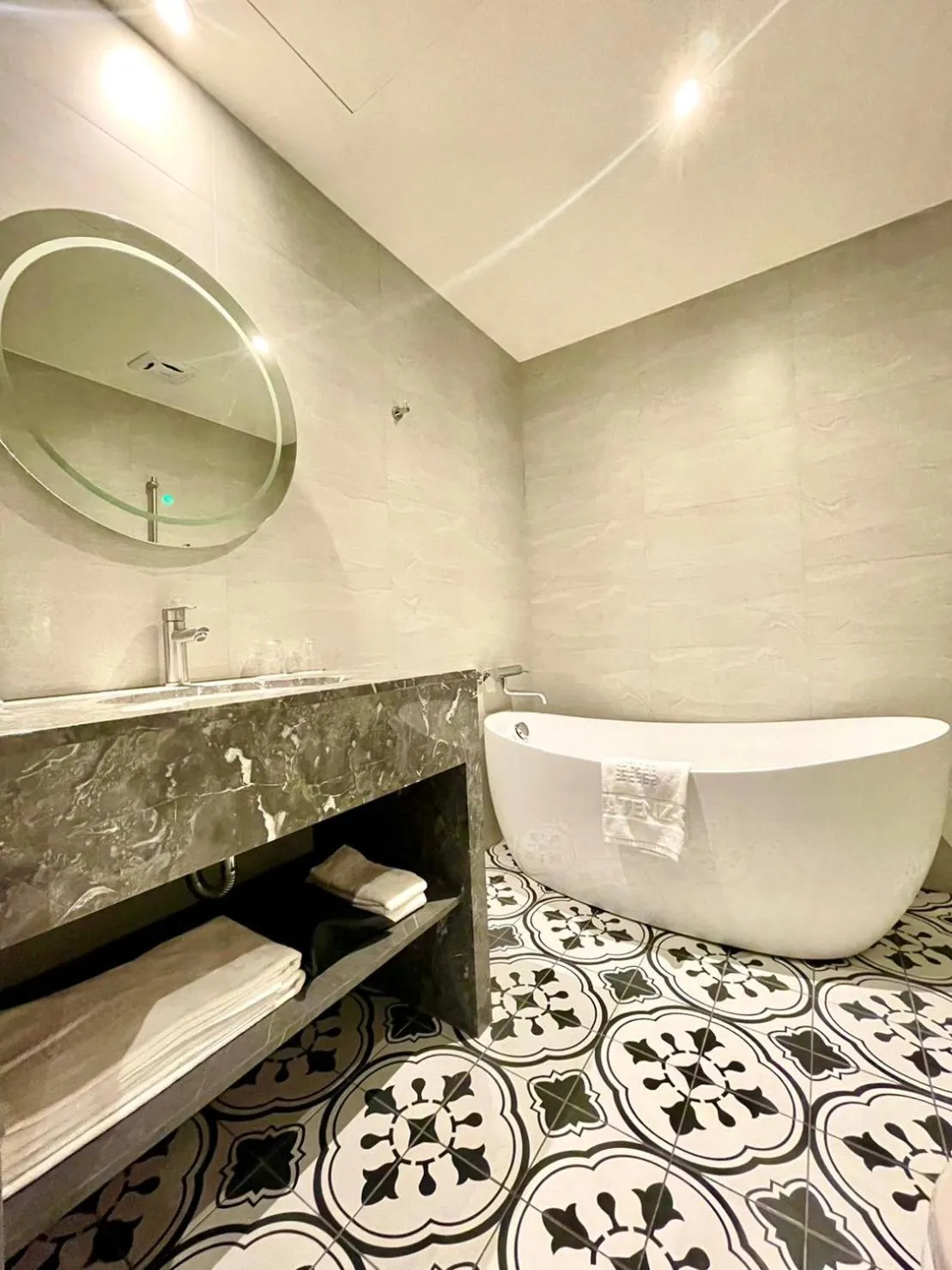 Bathroom in Tenz Go Hotel