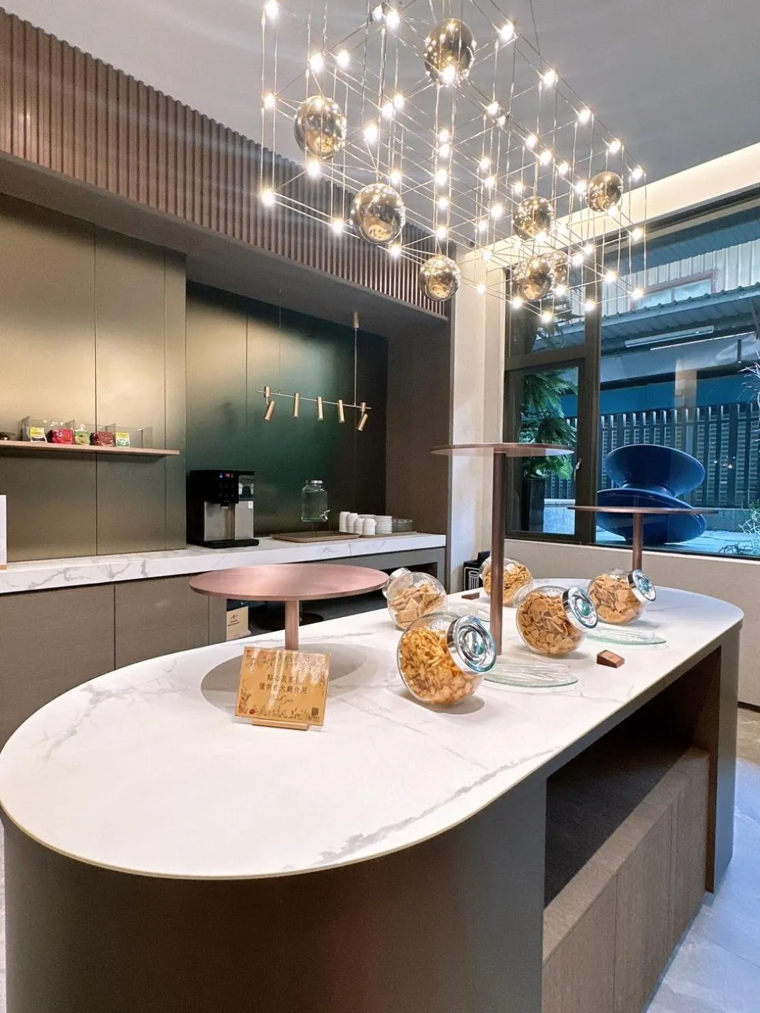 Communal lounge/ TV room in Tenz Go Hotel