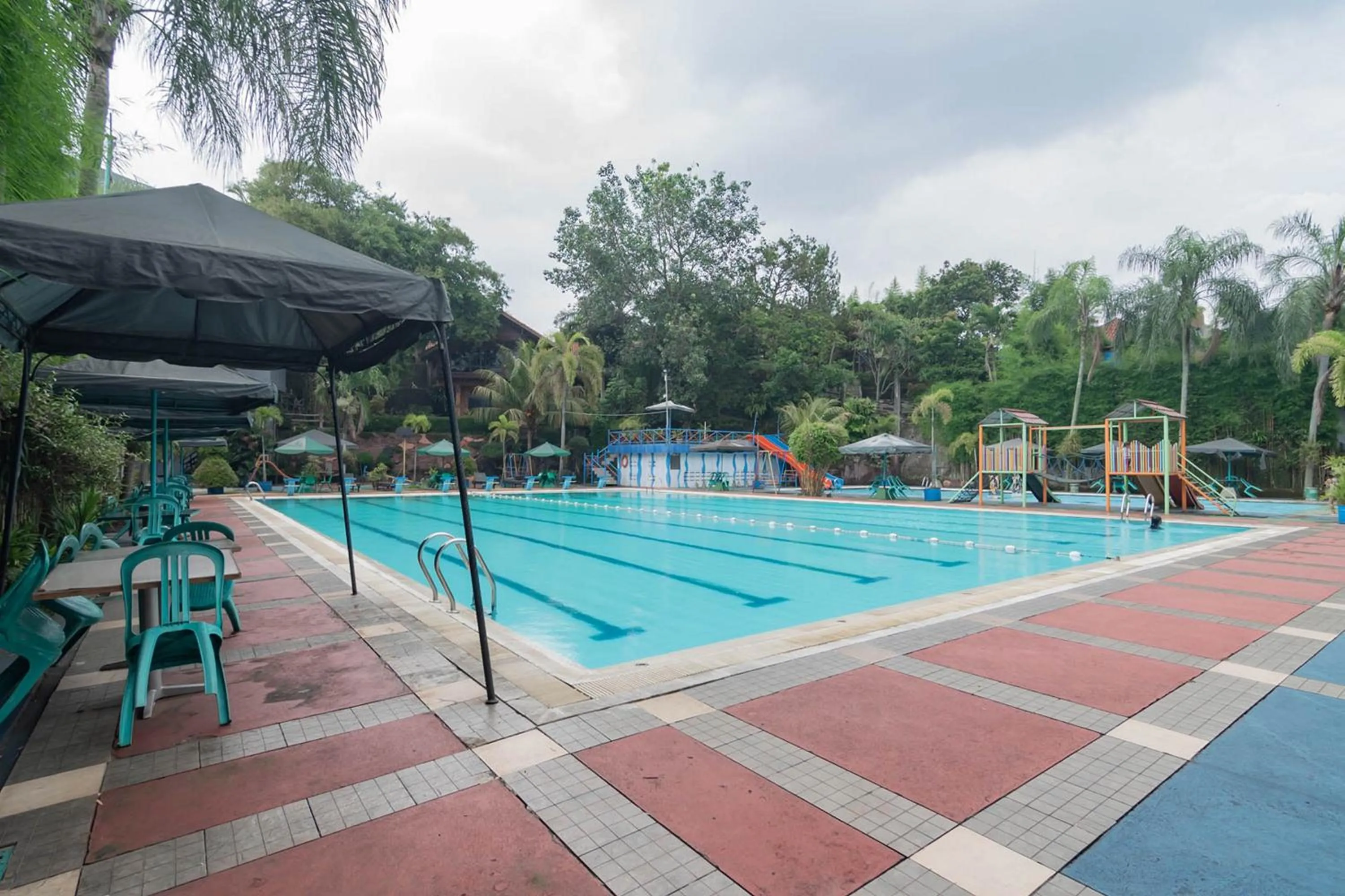Swimming pool in Urbanview Hotel Sagara Bogor