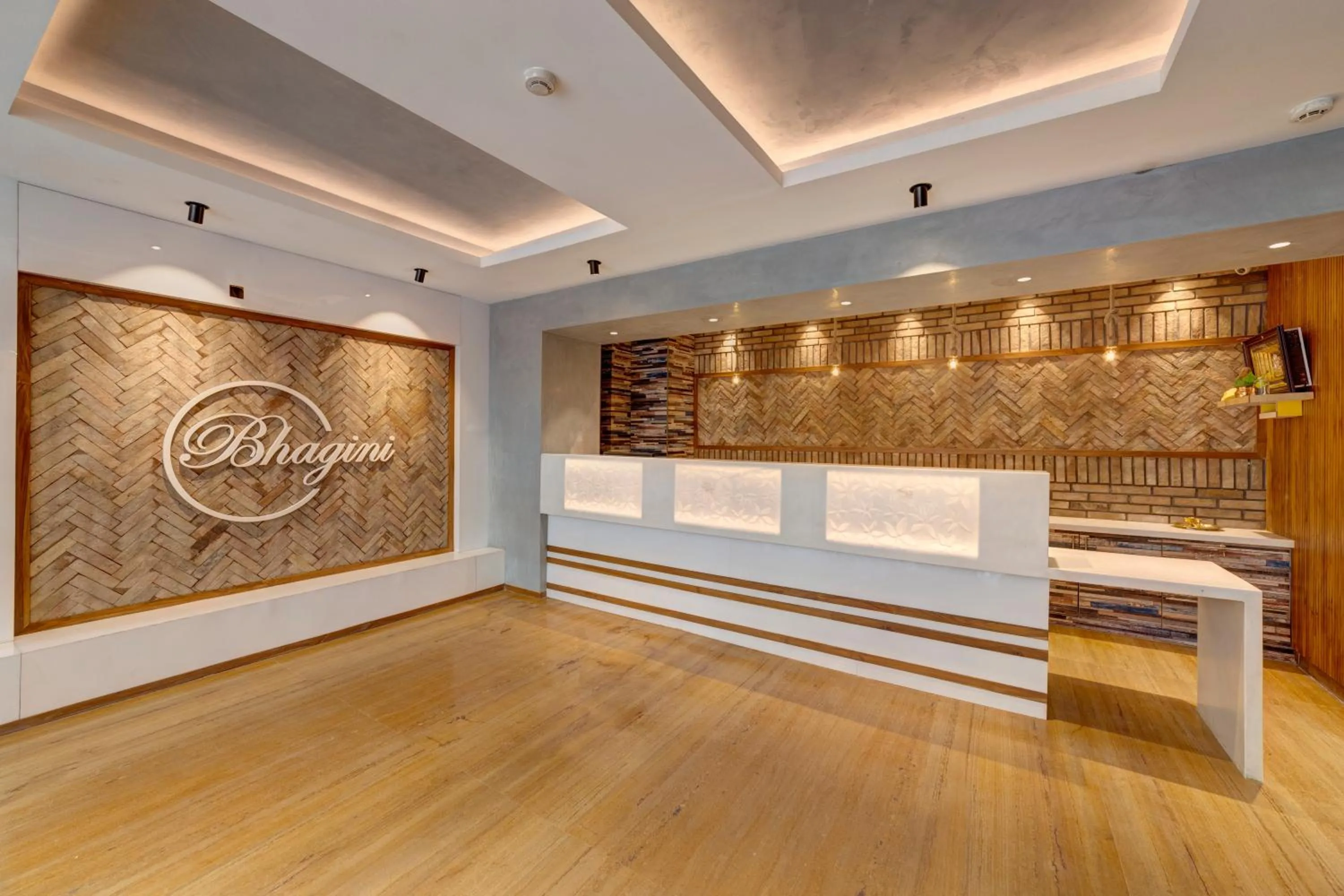 Lobby or reception in Icon Regency by Bhagini