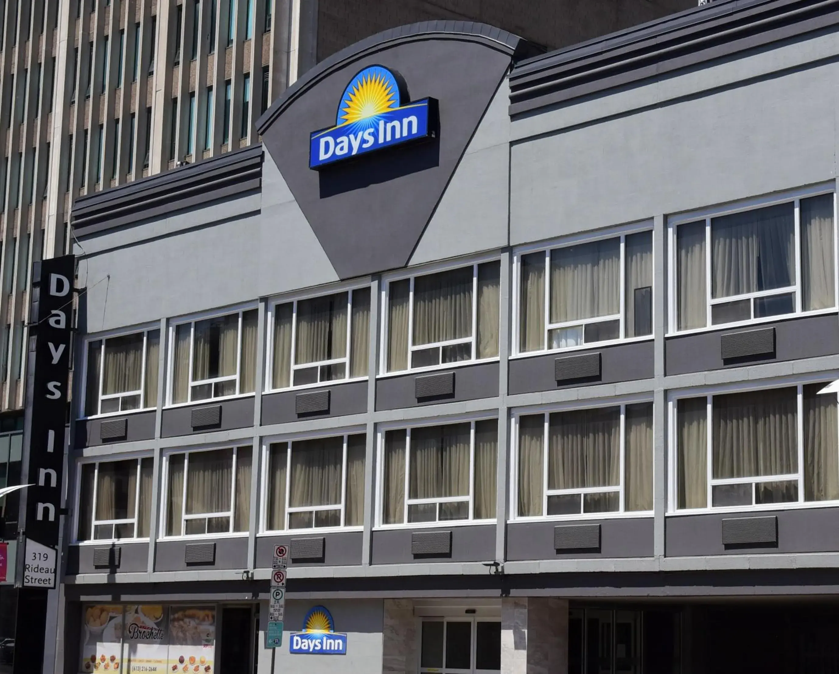 Property building in Days Inn by Wyndham Ottawa Property building in Days Inn by Wyndham Ottawa