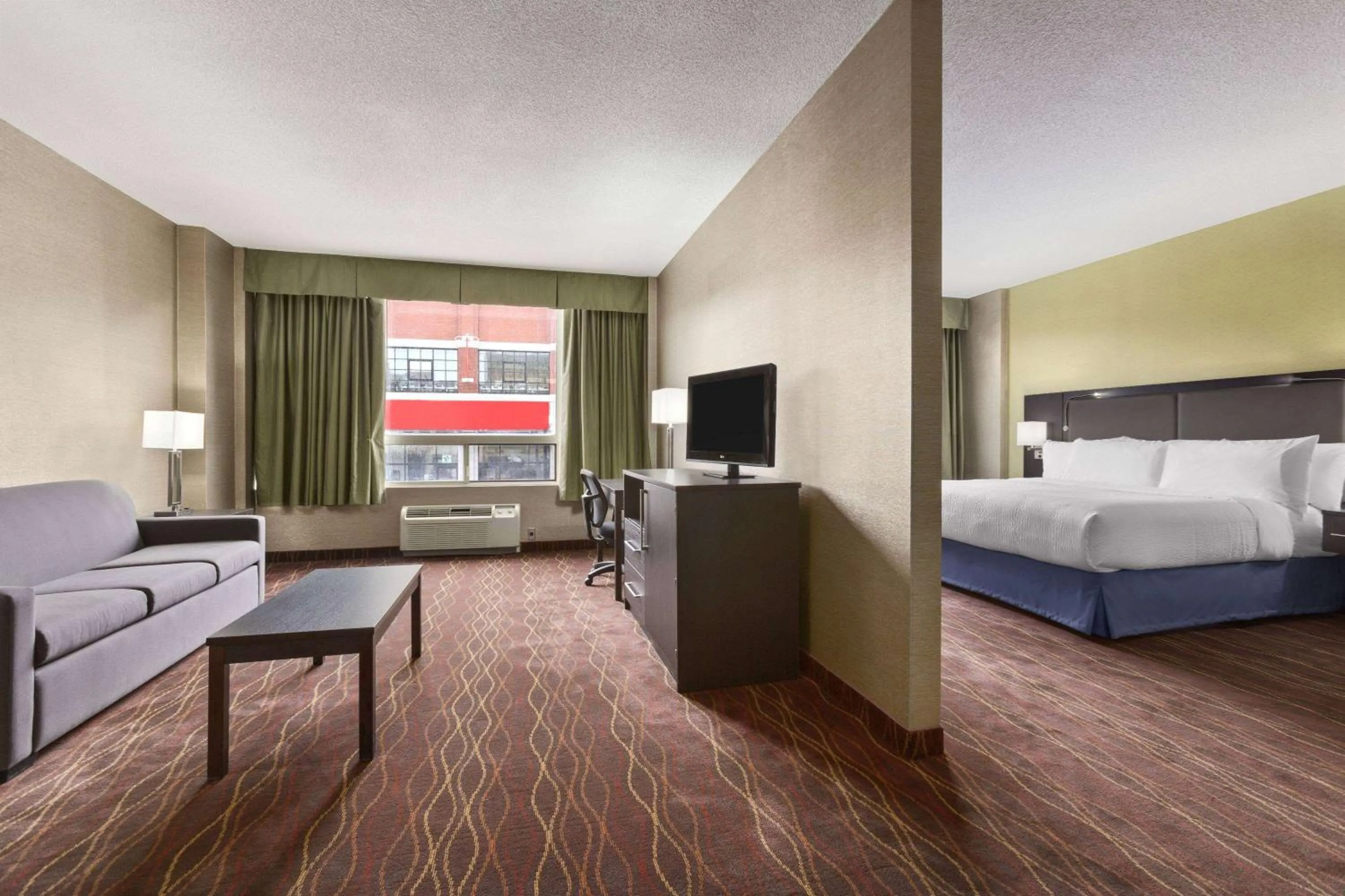 Photo of the whole room, Bed in Days Inn by Wyndham Ottawa