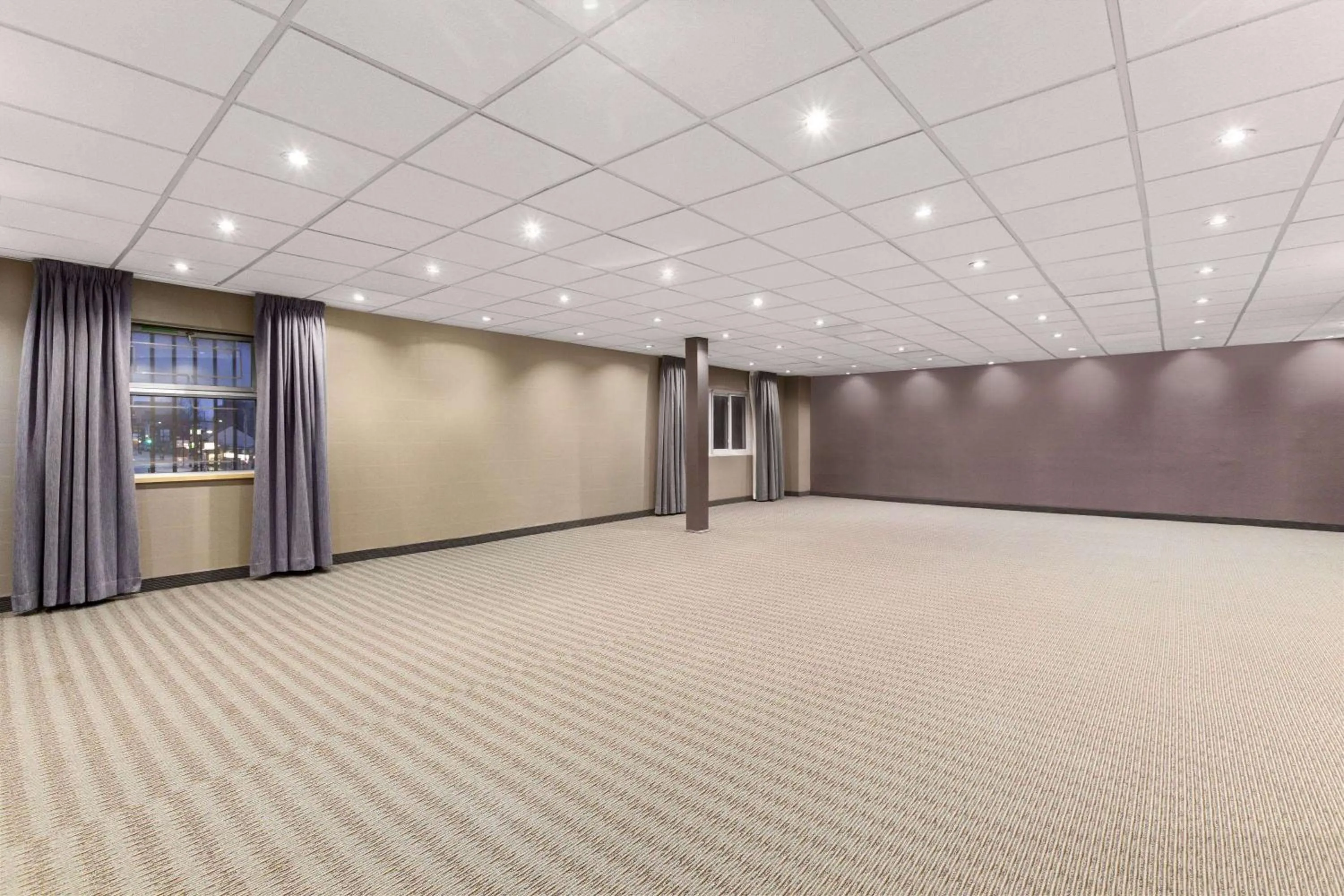 Meeting/conference room in Days Inn by Wyndham Ottawa