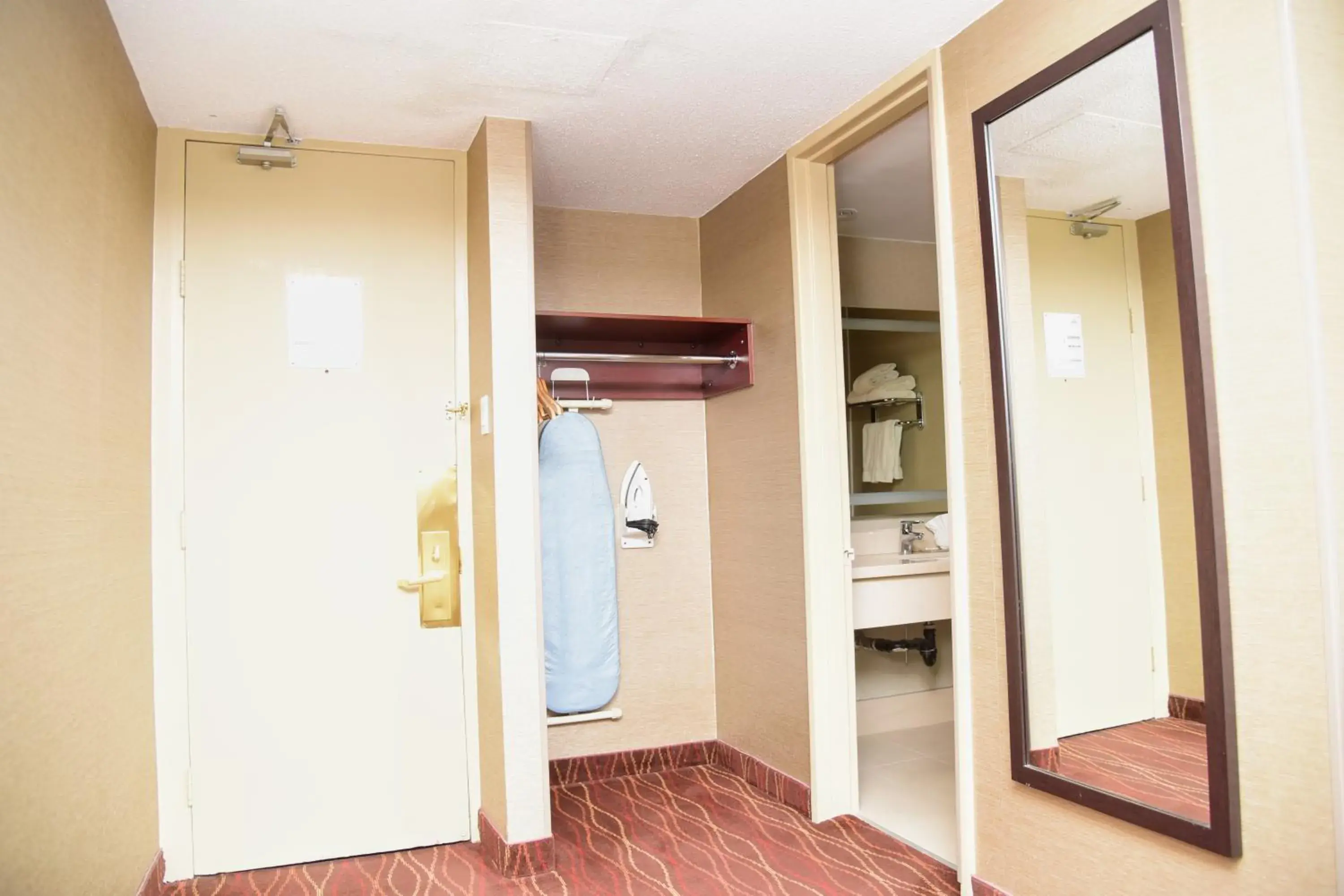 Facade/entrance in Days Inn by Wyndham Ottawa Facade/entrance in Days Inn by Wyndham Ottawa