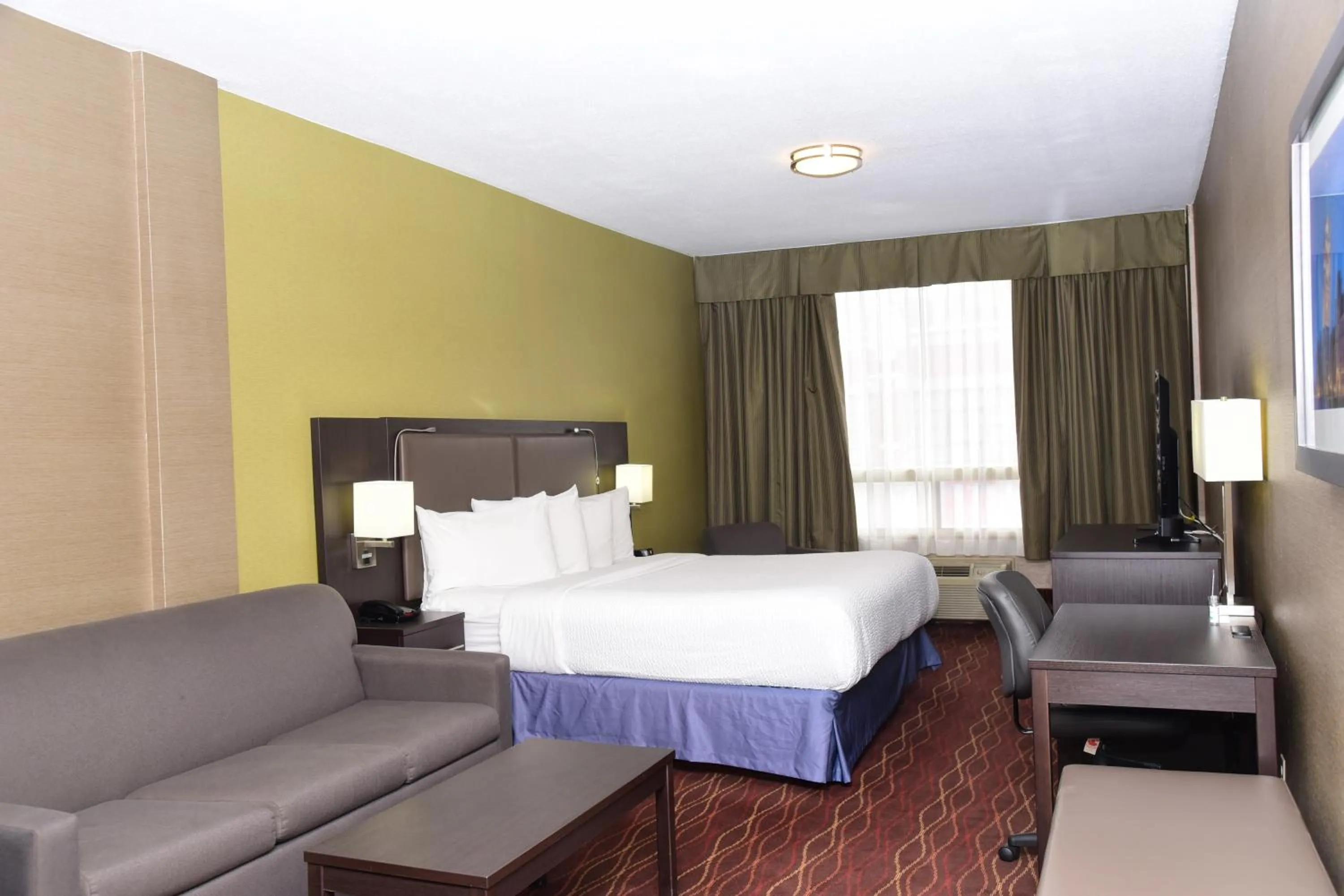 Bedroom, Bed in Days Inn by Wyndham Ottawa