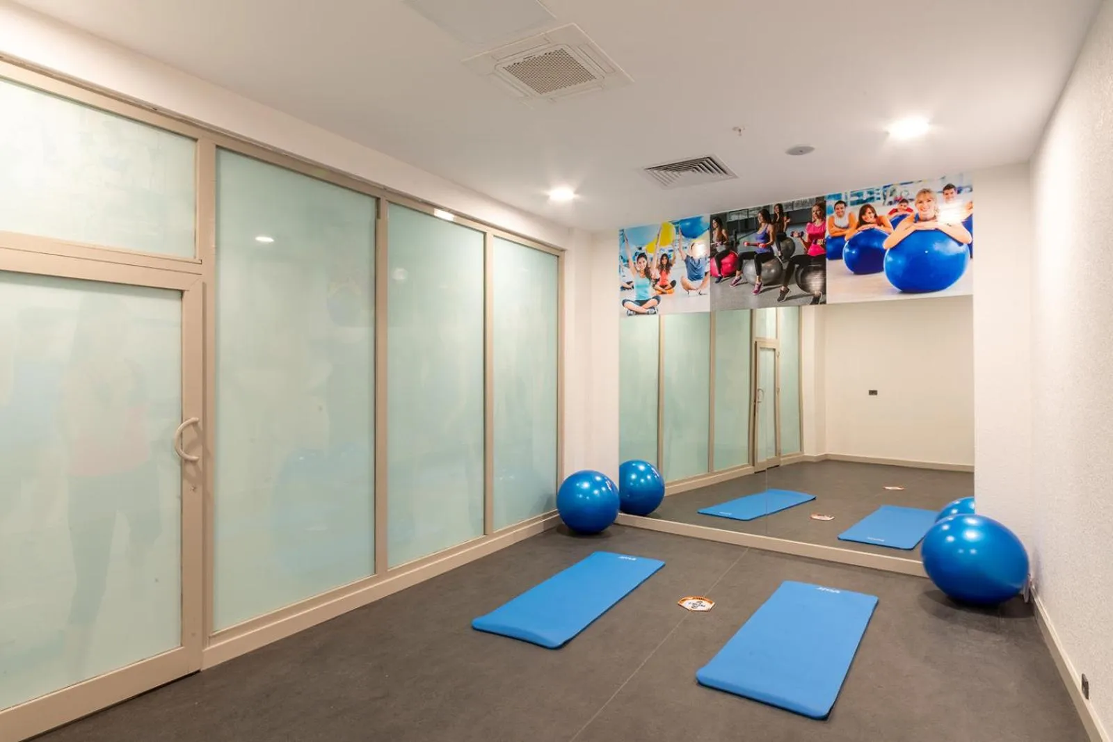 Fitness centre/facilities in ARTES HOTEL
