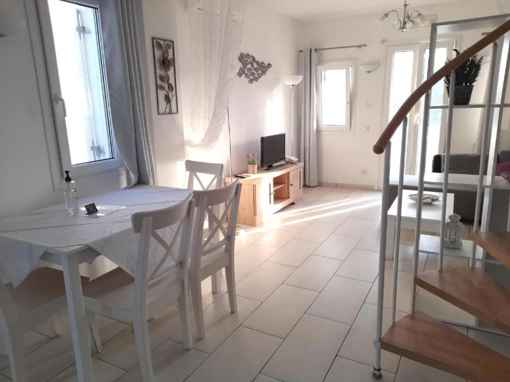 Sea paradise villas - Seaside & private jacuzzi