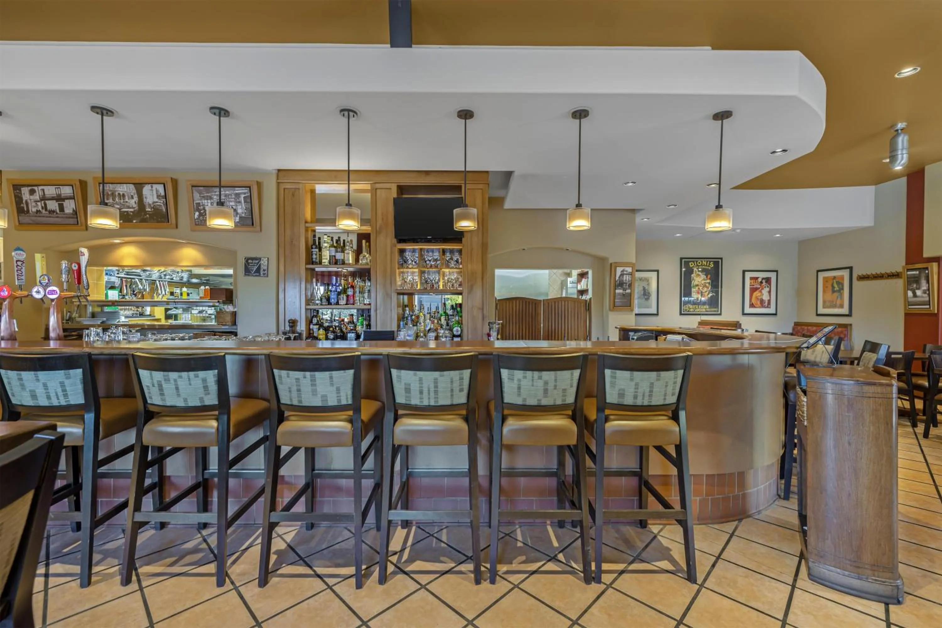 Lounge or bar in Best Western Plus Stoneridge Inn & Conference Centre London Ontario